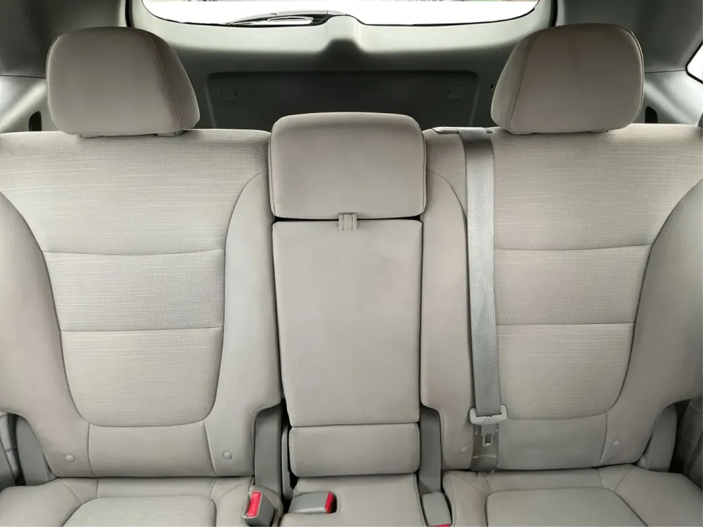 2014 Kia Sorento LX (5XYKTCA69EG) with an 2.4L I-4 gasoline direct injection engine, located at 4508 South Dixie Dr, Moraine, OH, 45439, (937) 908-9800, 39.689976, -84.218452 - Experience the freedom of adventure with the versatile 2014 Kia Sorento, available now at Advantage Car and Credit in Moraine, OH! This stylish utility SUV is not just a vehicle; it's the perfect companion for families, commuters, and weekend explorers alike. Whether you're navigating through the bu - Photo#14