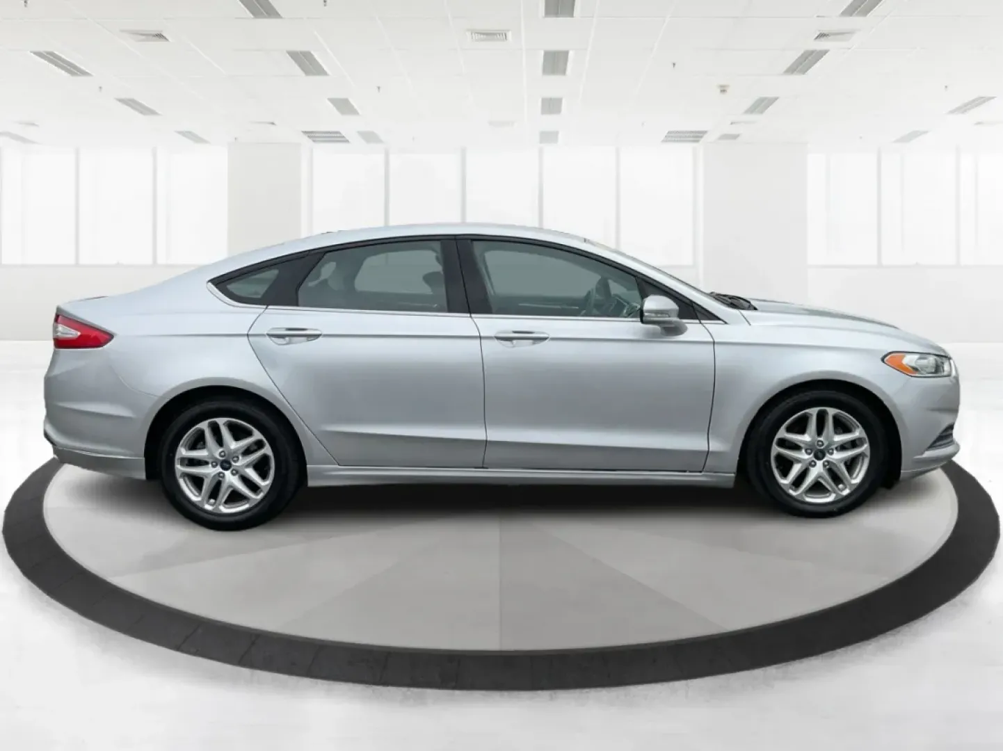 2013 Ford Fusion SE (3FA6P0H78DR) with an 2.5L L4 DOHC 16V engine, located at 1230 East Main St, Xenia, OH, 45385, (937) 908-9800, 39.688026, -83.910172 - Are you in the market for a reliable sedan that combines style, comfort, and impressive features? Look no further than this 2013 Ford Fusion SE, available now at Advantage Car and Credit in Xenia, OH. Perfect for daily commuters, growing families, or anyone seeking a dependable vehicle for weekend a - Photo#1