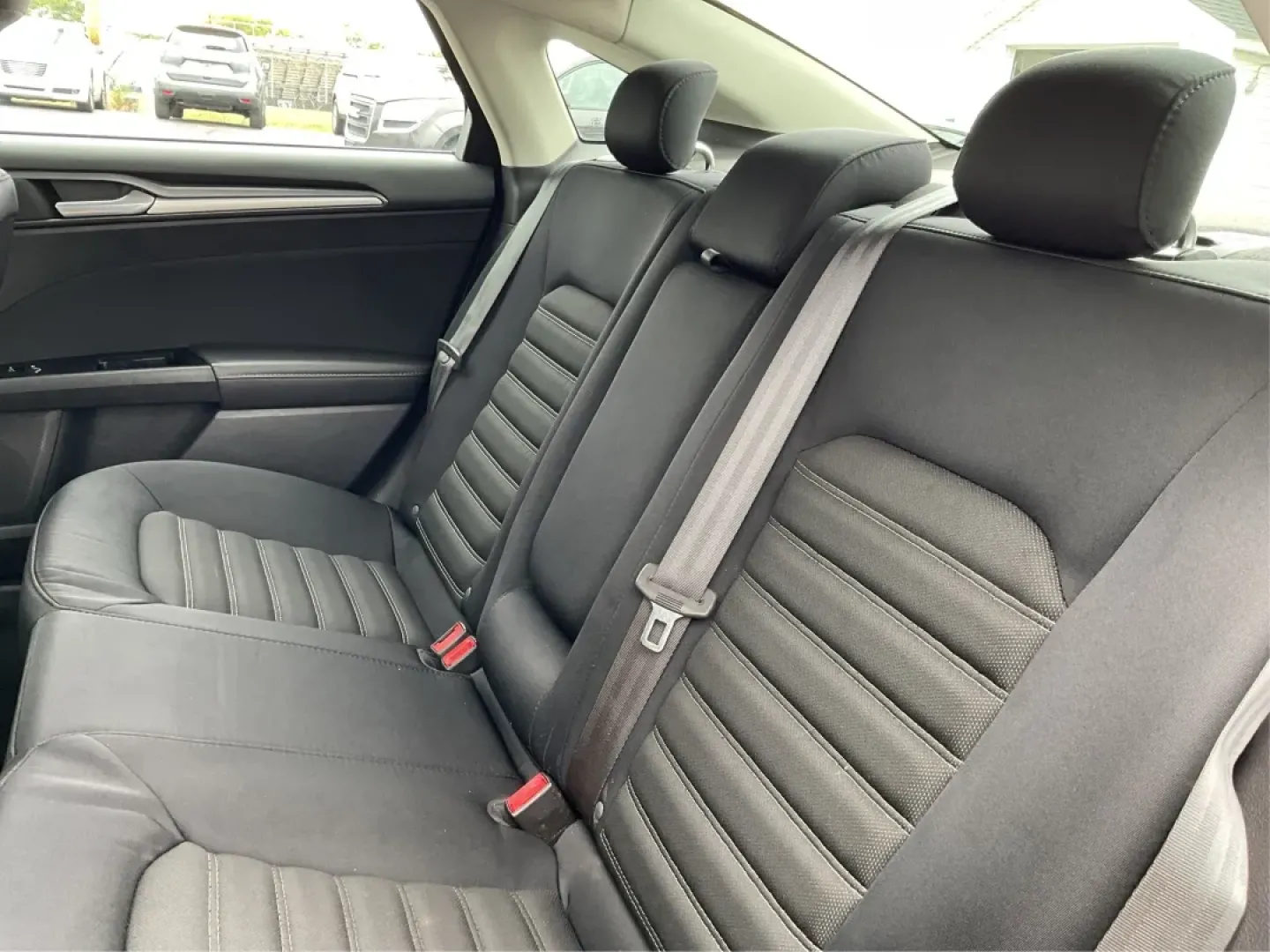 2013 Ford Fusion SE (3FA6P0H78DR) with an 2.5L L4 DOHC 16V engine, located at 1230 East Main St, Xenia, OH, 45385, (937) 908-9800, 39.688026, -83.910172 - Are you in the market for a reliable sedan that combines style, comfort, and impressive features? Look no further than this 2013 Ford Fusion SE, available now at Advantage Car and Credit in Xenia, OH. Perfect for daily commuters, growing families, or anyone seeking a dependable vehicle for weekend a - Photo#10