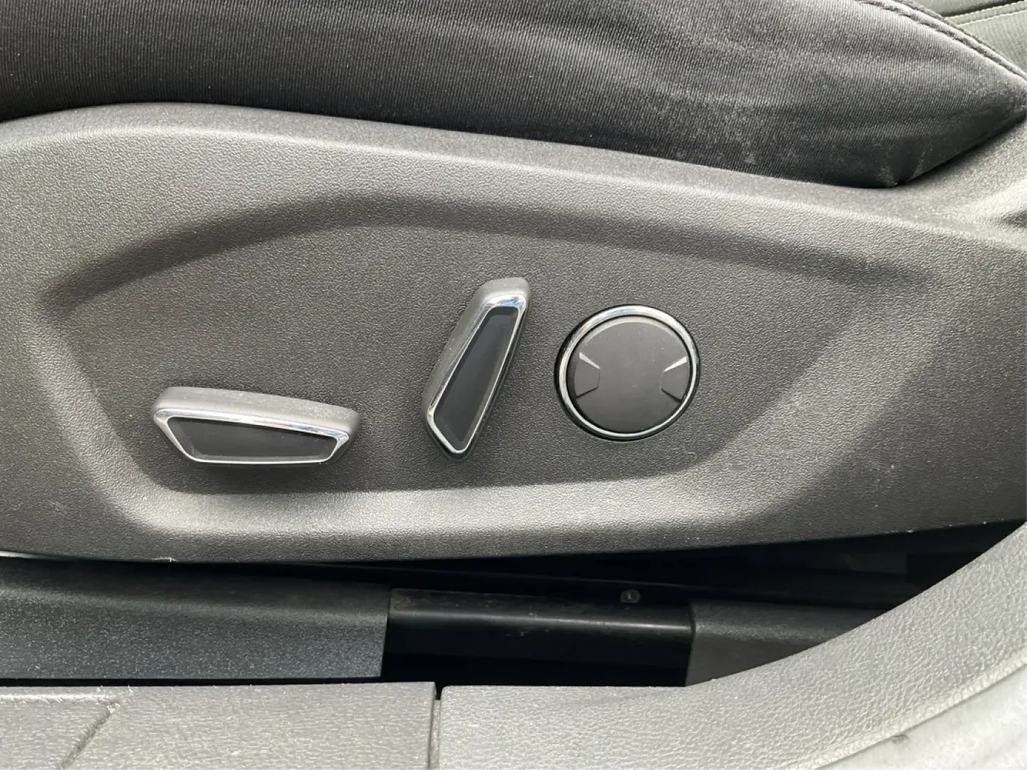 2013 Ford Fusion SE (3FA6P0H78DR) with an 2.5L L4 DOHC 16V engine, located at 1230 East Main St, Xenia, OH, 45385, (937) 908-9800, 39.688026, -83.910172 - Are you in the market for a reliable sedan that combines style, comfort, and impressive features? Look no further than this 2013 Ford Fusion SE, available now at Advantage Car and Credit in Xenia, OH. Perfect for daily commuters, growing families, or anyone seeking a dependable vehicle for weekend a - Photo#17