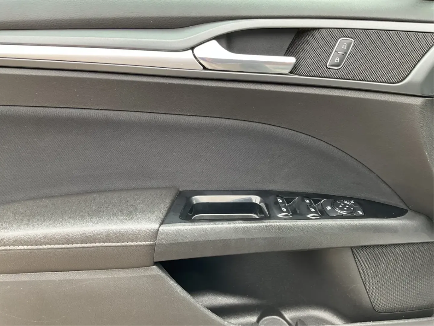 2013 Ford Fusion SE (3FA6P0H78DR) with an 2.5L L4 DOHC 16V engine, located at 1230 East Main St, Xenia, OH, 45385, (937) 908-9800, 39.688026, -83.910172 - Are you in the market for a reliable sedan that combines style, comfort, and impressive features? Look no further than this 2013 Ford Fusion SE, available now at Advantage Car and Credit in Xenia, OH. Perfect for daily commuters, growing families, or anyone seeking a dependable vehicle for weekend a - Photo#18