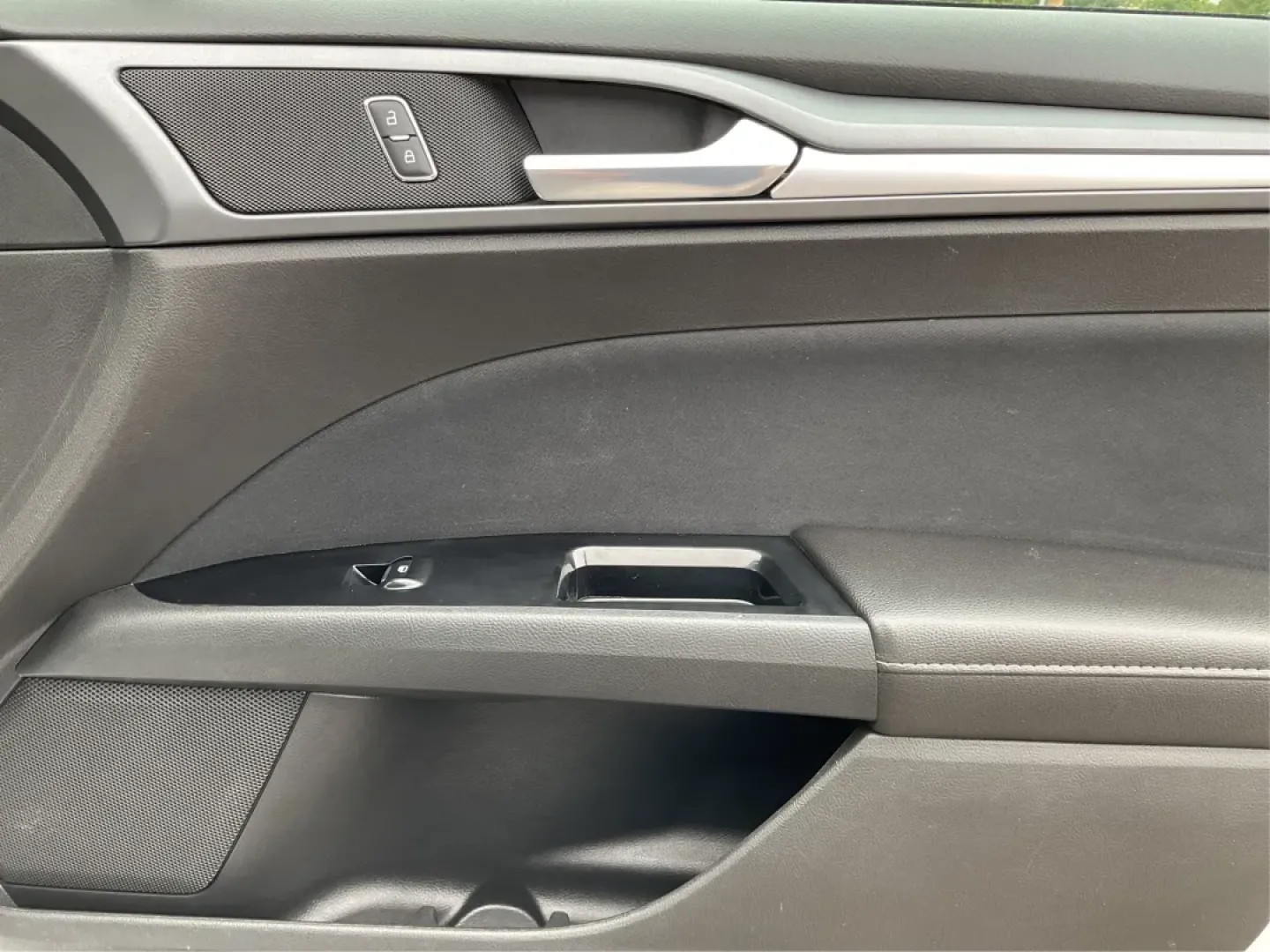 2013 Ford Fusion SE (3FA6P0H78DR) with an 2.5L L4 DOHC 16V engine, located at 1230 East Main St, Xenia, OH, 45385, (937) 908-9800, 39.688026, -83.910172 - Are you in the market for a reliable sedan that combines style, comfort, and impressive features? Look no further than this 2013 Ford Fusion SE, available now at Advantage Car and Credit in Xenia, OH. Perfect for daily commuters, growing families, or anyone seeking a dependable vehicle for weekend a - Photo#19