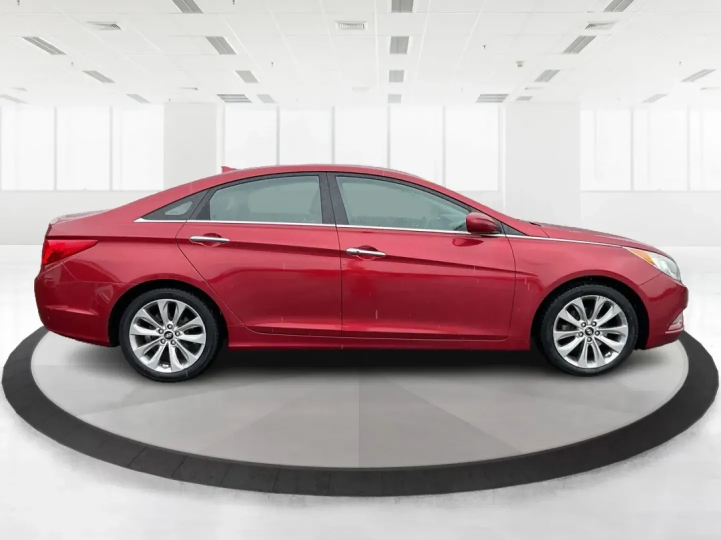 2013 Hyundai Sonata SE (5NPEC4AC1DH) with an 2.4L I-4 gasoline direct injection engine, located at 1951 S Dayton Lakeview Rd., New Carlisle, OH, 45344, (937) 908-9800, 39.890999, -84.050255 - Are you ready to elevate your daily commute or weekend adventures? The 2013 Hyundai Sonata SE is not just a vehicle; it's a lifestyle choice that seamlessly blends comfort, style, and practicality. Ideal for budget-conscious buyers seeking reliable transportation, this sedan is perfect for everythin - Photo#1