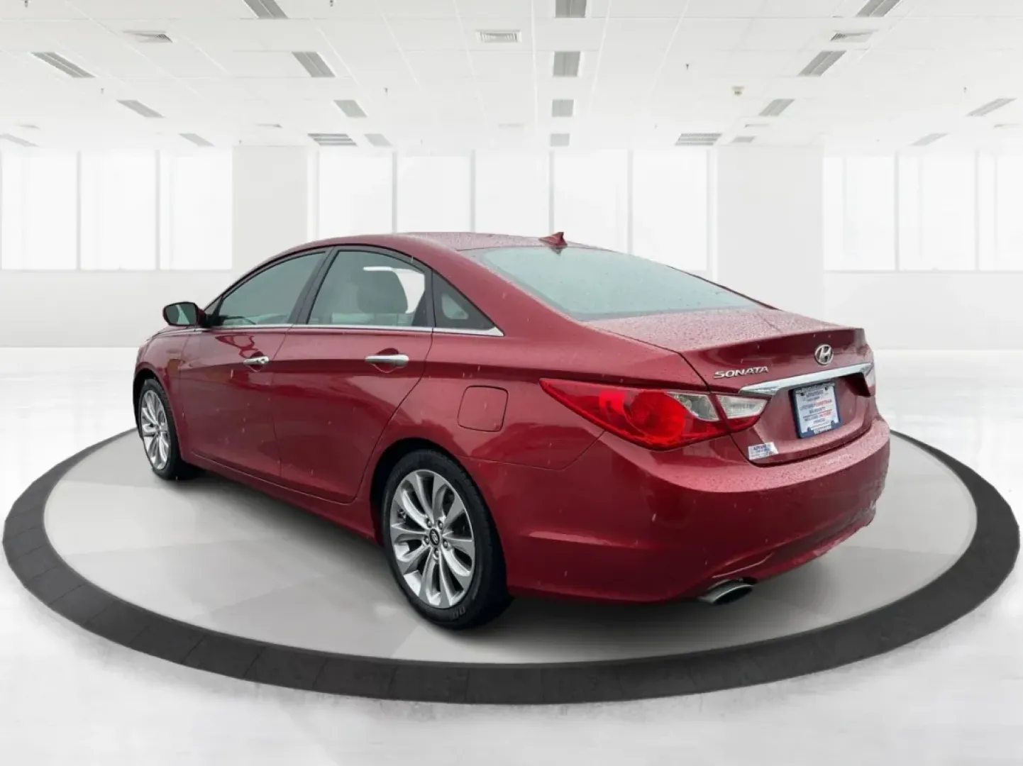 2013 Hyundai Sonata SE (5NPEC4AC1DH) with an 2.4L I-4 gasoline direct injection engine, located at 1951 S Dayton Lakeview Rd., New Carlisle, OH, 45344, (937) 908-9800, 39.890999, -84.050255 - Are you ready to elevate your daily commute or weekend adventures? The 2013 Hyundai Sonata SE is not just a vehicle; it's a lifestyle choice that seamlessly blends comfort, style, and practicality. Ideal for budget-conscious buyers seeking reliable transportation, this sedan is perfect for everythin - Photo#4