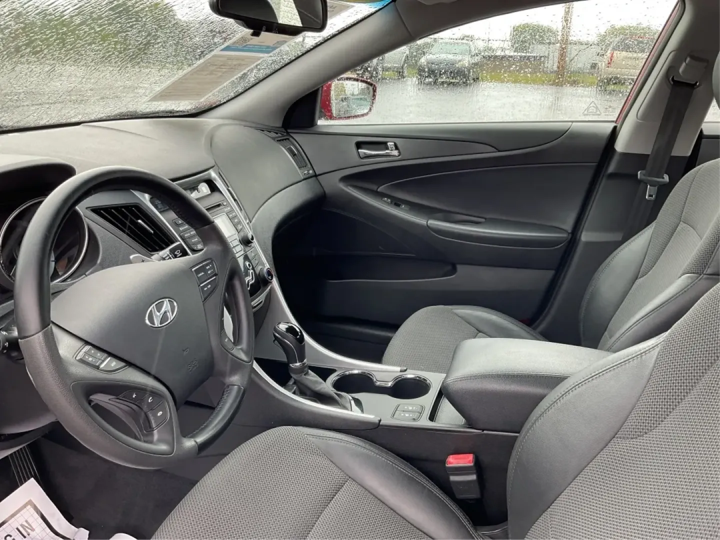 2013 Hyundai Sonata SE (5NPEC4AC1DH) with an 2.4L I-4 gasoline direct injection engine, located at 1951 S Dayton Lakeview Rd., New Carlisle, OH, 45344, (937) 908-9800, 39.890999, -84.050255 - Are you ready to elevate your daily commute or weekend adventures? The 2013 Hyundai Sonata SE is not just a vehicle; it's a lifestyle choice that seamlessly blends comfort, style, and practicality. Ideal for budget-conscious buyers seeking reliable transportation, this sedan is perfect for everythin - Photo#9