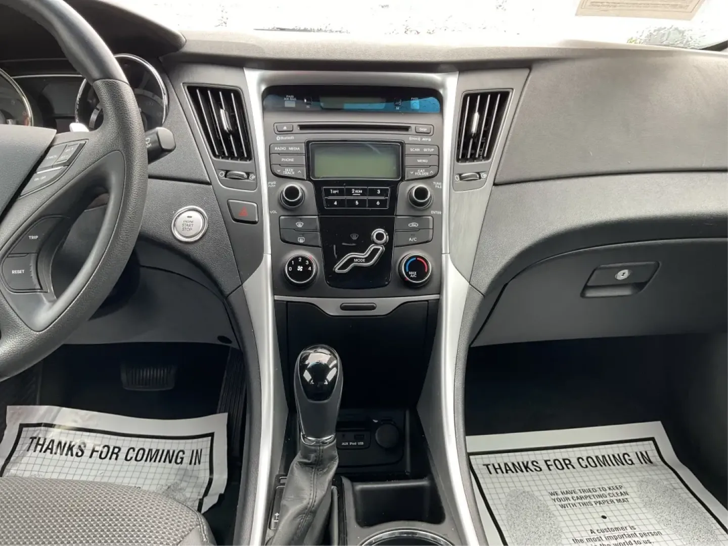 2013 Hyundai Sonata SE (5NPEC4AC1DH) with an 2.4L I-4 gasoline direct injection engine, located at 1951 S Dayton Lakeview Rd., New Carlisle, OH, 45344, (937) 908-9800, 39.890999, -84.050255 - Are you ready to elevate your daily commute or weekend adventures? The 2013 Hyundai Sonata SE is not just a vehicle; it's a lifestyle choice that seamlessly blends comfort, style, and practicality. Ideal for budget-conscious buyers seeking reliable transportation, this sedan is perfect for everythin - Photo#12