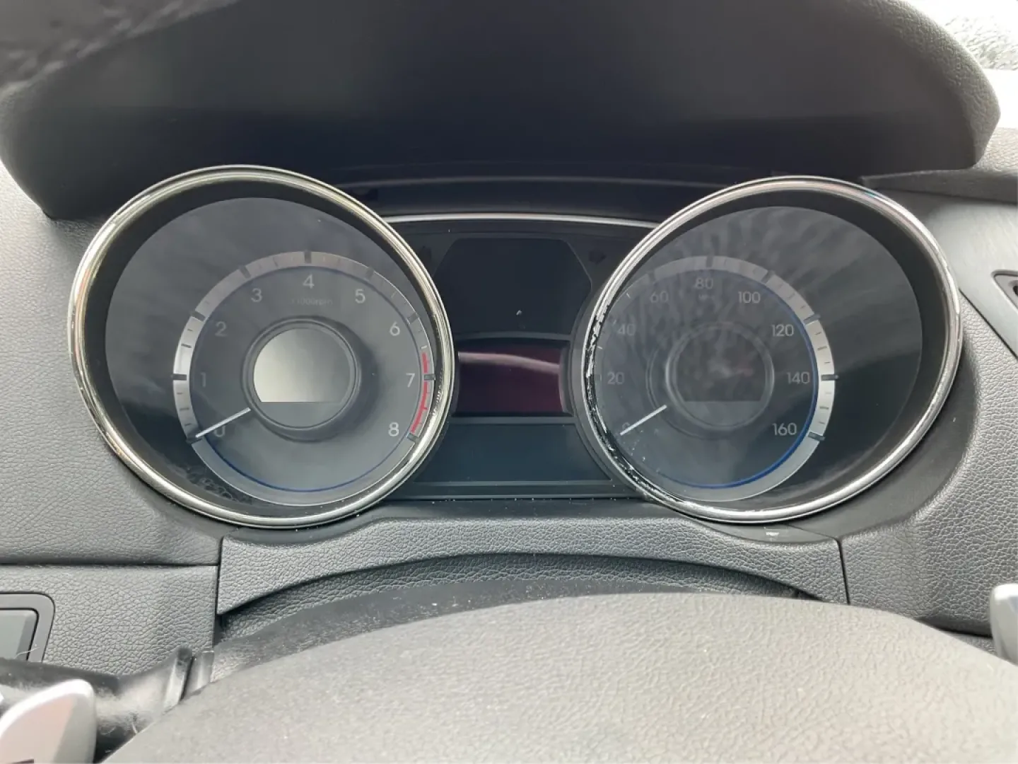 2013 Hyundai Sonata SE (5NPEC4AC1DH) with an 2.4L I-4 gasoline direct injection engine, located at 1951 S Dayton Lakeview Rd., New Carlisle, OH, 45344, (937) 908-9800, 39.890999, -84.050255 - Are you ready to elevate your daily commute or weekend adventures? The 2013 Hyundai Sonata SE is not just a vehicle; it's a lifestyle choice that seamlessly blends comfort, style, and practicality. Ideal for budget-conscious buyers seeking reliable transportation, this sedan is perfect for everythin - Photo#14