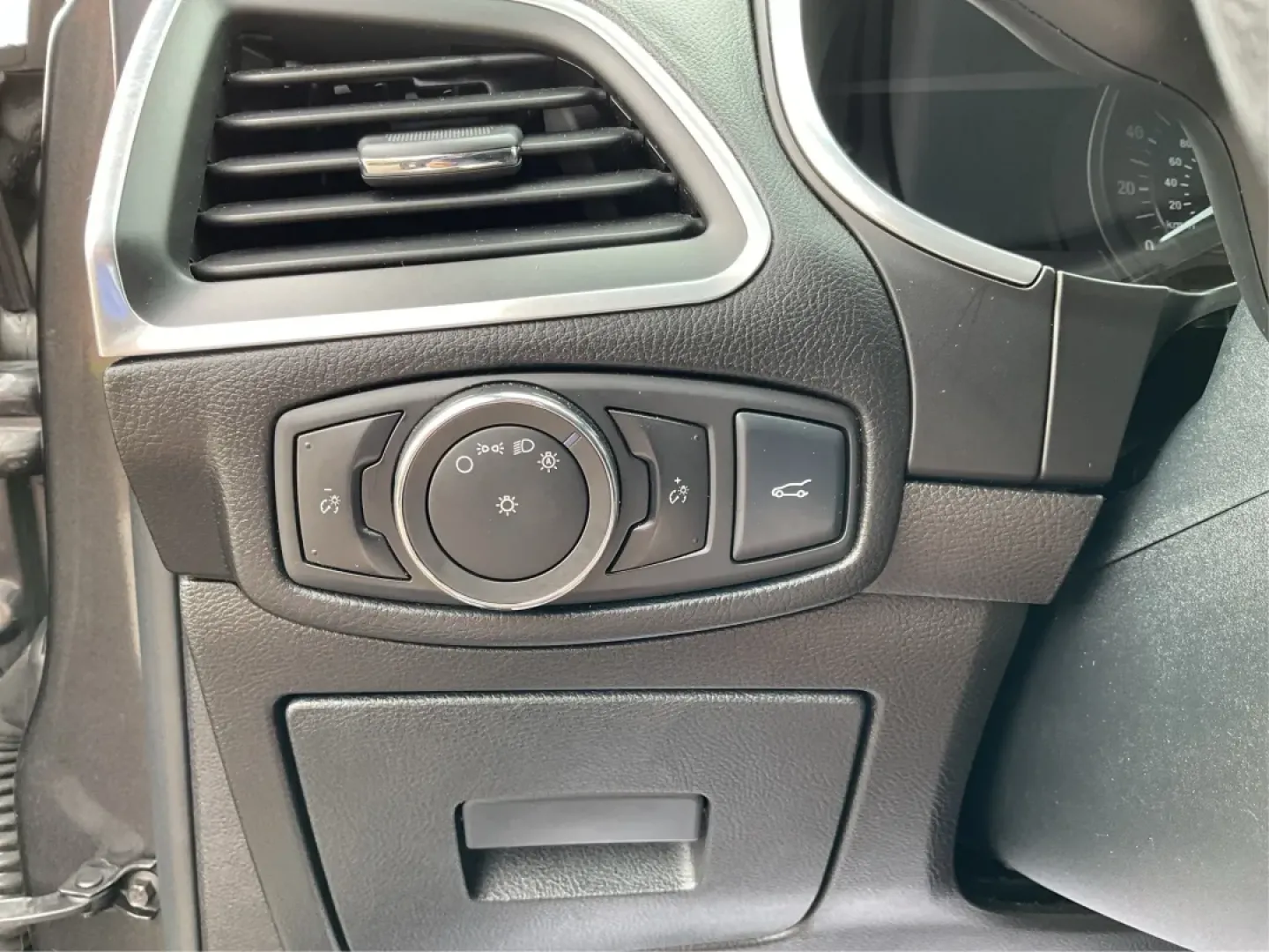 2015 Ford Edge Titanium (2FMPK4K82FB) with an Other engine, located at 1951 S Dayton Lakeview Rd., New Carlisle, OH, 45344, (937) 908-9800, 39.890999, -84.050255 - Are you searching for a versatile and reliable SUV to elevate your family adventures or weekend getaways? Look no further than the stunning 2015 Ford Edge Titanium, available exclusively at Advantage Car and Credit in New Carlisle, OH. This exceptional SUV combines style, comfort, and cutting-edge t - Photo#17