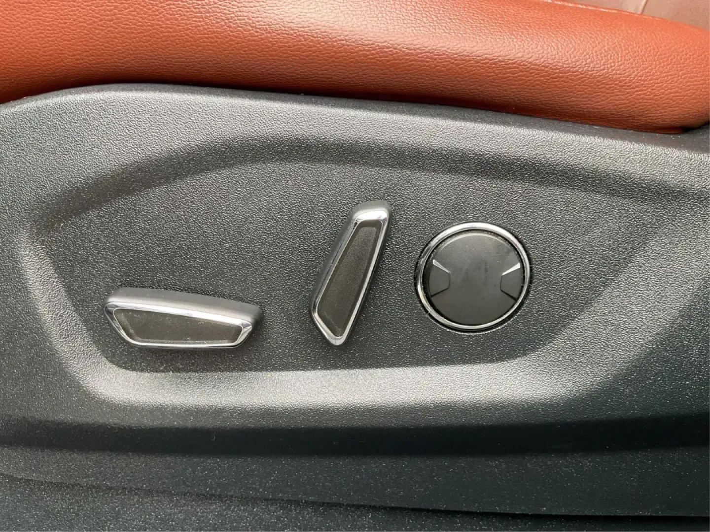 2015 Ford Edge Titanium (2FMPK4K82FB) with an Other engine, located at 1951 S Dayton Lakeview Rd., New Carlisle, OH, 45344, (937) 908-9800, 39.890999, -84.050255 - Are you searching for a versatile and reliable SUV to elevate your family adventures or weekend getaways? Look no further than the stunning 2015 Ford Edge Titanium, available exclusively at Advantage Car and Credit in New Carlisle, OH. This exceptional SUV combines style, comfort, and cutting-edge t - Photo#18