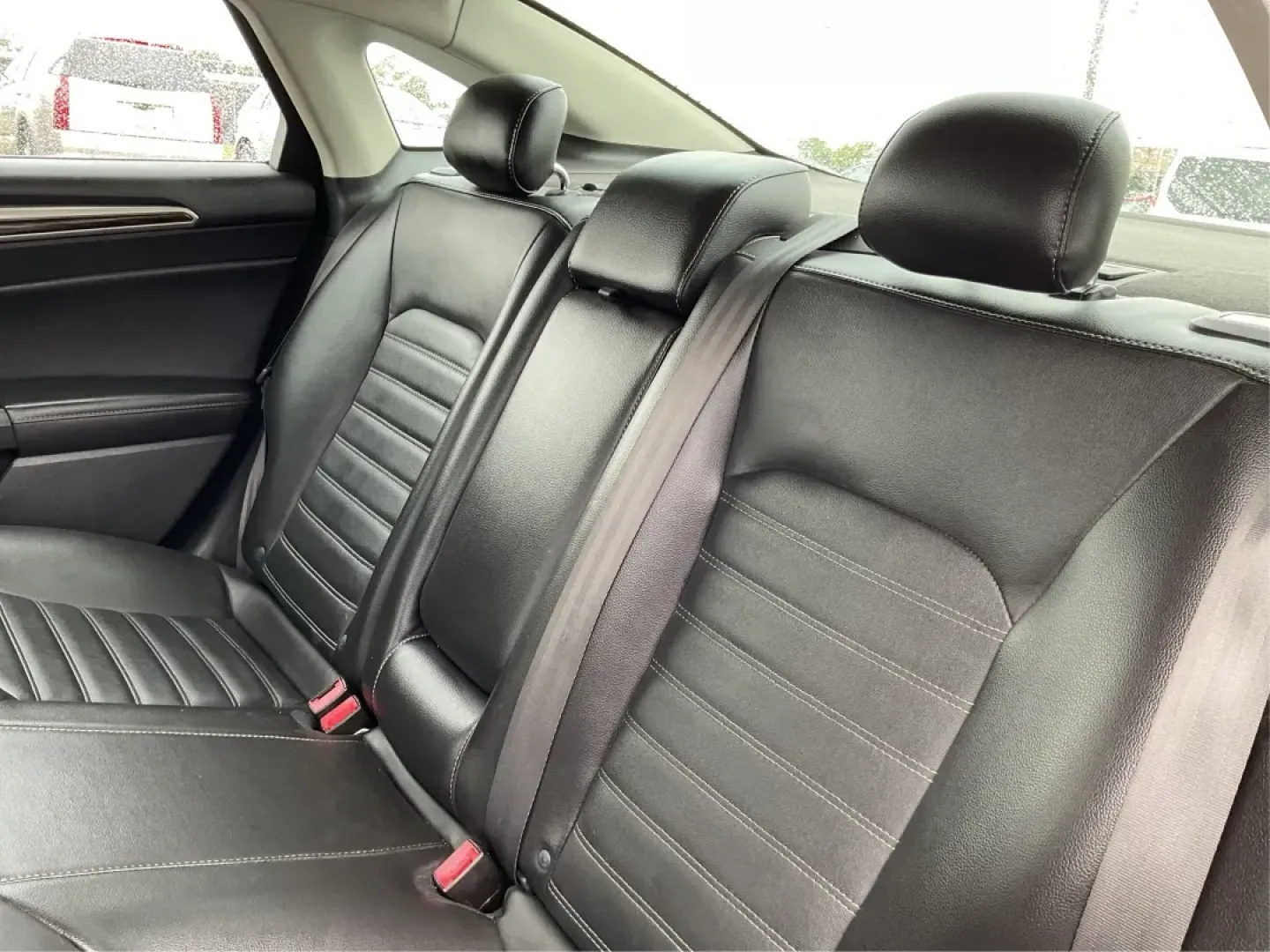 2014 Ford Fusion SE (3FA6P0HD2ER) with an Other engine, located at 4508 South Dixie Dr, Moraine, OH, 45439, (937) 908-9800, 39.689976, -84.218452 - **Discover Your Next Adventure with the 2014 Ford Fusion SE at Advantage Car and Credit - Moraine** <br /> <br /> Are you ready to elevate your daily commute or family road trips? The 2014 Ford Fusion SE is your gateway to a lifestyle brimming with comfort, technology, and reliability. Ideal for bu - Photo#10