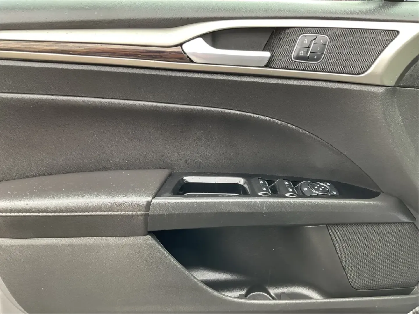 2014 Ford Fusion SE (3FA6P0HD2ER) with an Other engine, located at 4508 South Dixie Dr, Moraine, OH, 45439, (937) 908-9800, 39.689976, -84.218452 - **Discover Your Next Adventure with the 2014 Ford Fusion SE at Advantage Car and Credit - Moraine** <br /> <br /> Are you ready to elevate your daily commute or family road trips? The 2014 Ford Fusion SE is your gateway to a lifestyle brimming with comfort, technology, and reliability. Ideal for bu - Photo#19