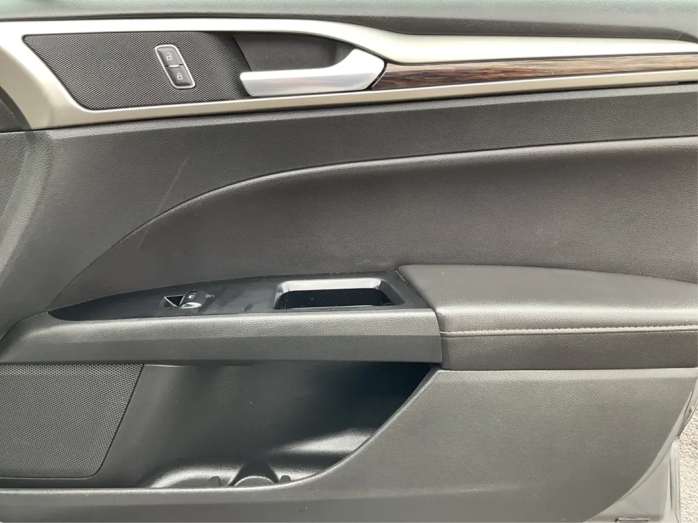 2014 Ford Fusion SE (3FA6P0HD2ER) with an Other engine, located at 4508 South Dixie Dr, Moraine, OH, 45439, (937) 908-9800, 39.689976, -84.218452 - **Discover Your Next Adventure with the 2014 Ford Fusion SE at Advantage Car and Credit - Moraine** <br /> <br /> Are you ready to elevate your daily commute or family road trips? The 2014 Ford Fusion SE is your gateway to a lifestyle brimming with comfort, technology, and reliability. Ideal for bu - Photo#20