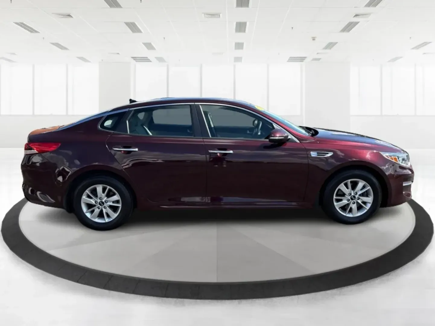 2016 Kia Optima LX (5XXGT4L38GG) with an Theta II 2.4L I-4 gasoline direct injection engine, located at 880 E. National Road, Vandalia, OH, 45377, (937) 908-9800, 39.891918, -84.183594 - **Drive Your Future with the 2016 Kia Optima LX Perfect for All Lifestyles!**<br /> <br /> Are you searching for the perfect vehicle to enhance your daily commute, weekend getaways, or even your family's adventures? Look no further than our stunning 2016 Kia Optima LX, available now at Advantage Ca - Photo#1