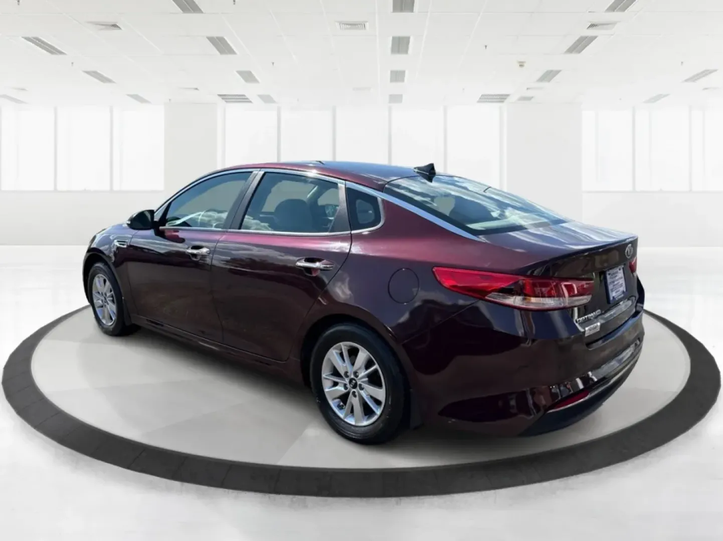 2016 Kia Optima LX (5XXGT4L38GG) with an Theta II 2.4L I-4 gasoline direct injection engine, located at 880 E. National Road, Vandalia, OH, 45377, (937) 908-9800, 39.891918, -84.183594 - **Drive Your Future with the 2016 Kia Optima LX Perfect for All Lifestyles!**<br /> <br /> Are you searching for the perfect vehicle to enhance your daily commute, weekend getaways, or even your family's adventures? Look no further than our stunning 2016 Kia Optima LX, available now at Advantage Ca - Photo#4