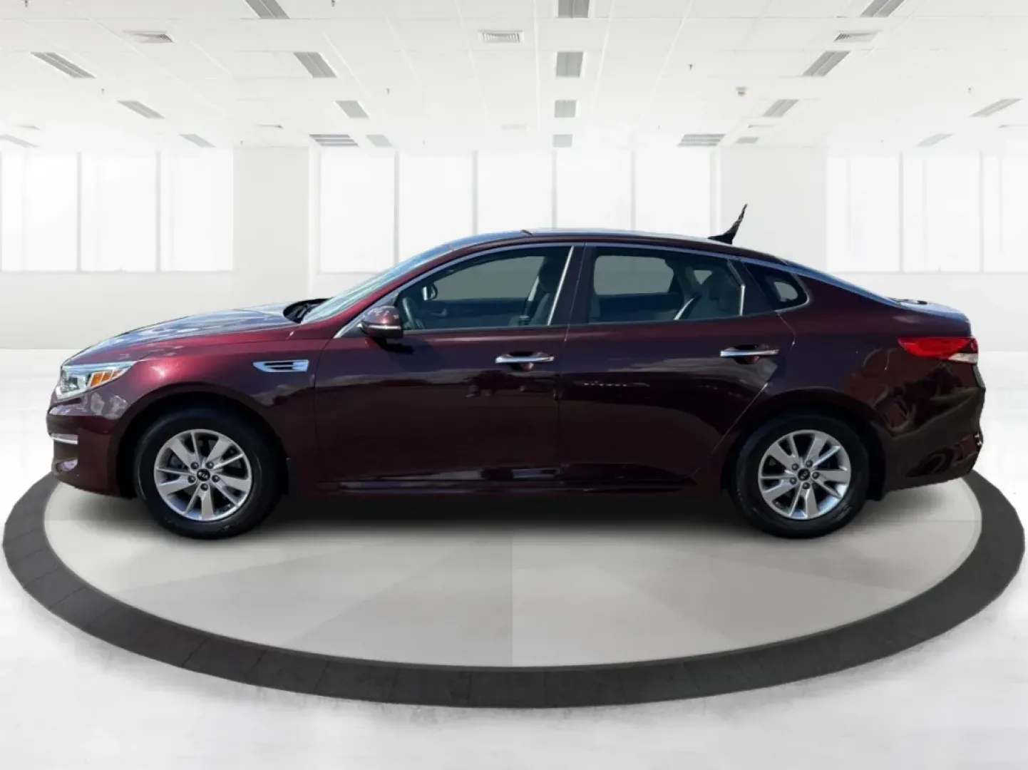 2016 Kia Optima LX (5XXGT4L38GG) with an Theta II 2.4L I-4 gasoline direct injection engine, located at 880 E. National Road, Vandalia, OH, 45377, (937) 908-9800, 39.891918, -84.183594 - **Drive Your Future with the 2016 Kia Optima LX Perfect for All Lifestyles!**<br /> <br /> Are you searching for the perfect vehicle to enhance your daily commute, weekend getaways, or even your family's adventures? Look no further than our stunning 2016 Kia Optima LX, available now at Advantage Ca - Photo#5