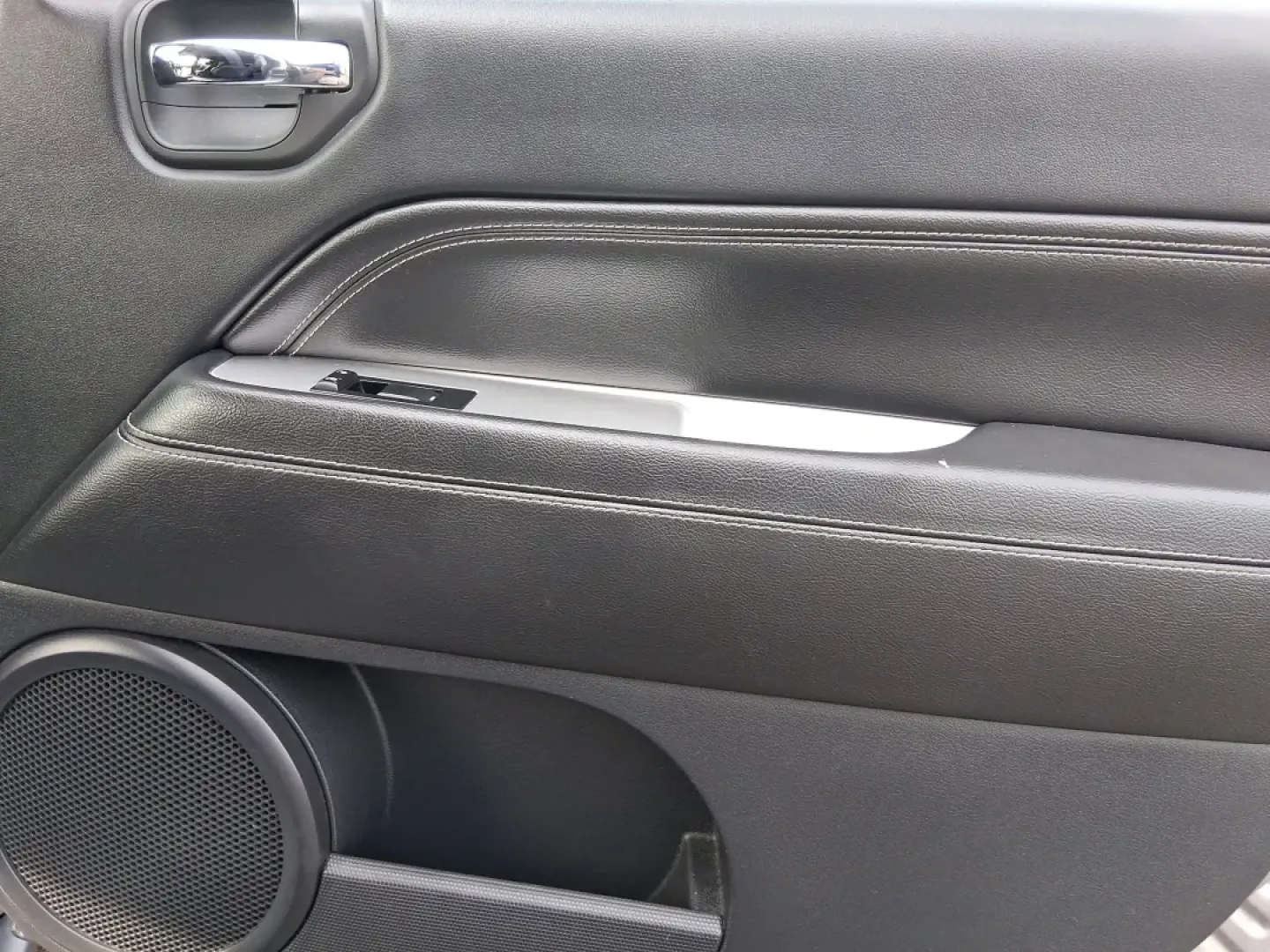 2017 Jeep Compass Latitude FWD (1C4NJCEA3HD) with an Other engine, located at 1230 East Main St, Xenia, OH, 45385, (937) 908-9800, 39.688026, -83.910172 - **Adventure Awaits with the 2017 Jeep Compass Latitude FWD: Your Perfect Weekend Companion!**<br /> <br /> Are you ready to take your weekend adventures to the next level? The 2017 Jeep Compass Latitude FWD is here to elevate your lifestyle, whether you're heading out for a family getaway, exploring - Photo#18