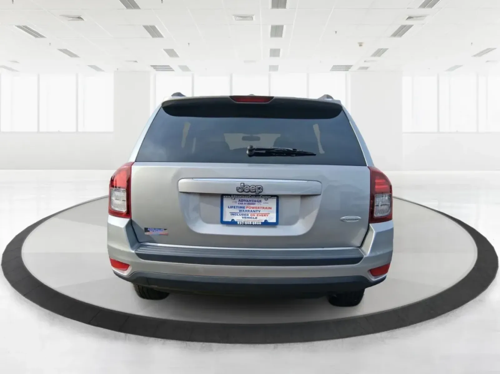 2017 Jeep Compass Latitude FWD (1C4NJCEA3HD) with an Other engine, located at 4508 South Dixie Dr, Moraine, OH, 45439, (937) 908-9800, 39.689976, -84.218452 - 2017 Jeep Compass Latitude FWD - Photo#3