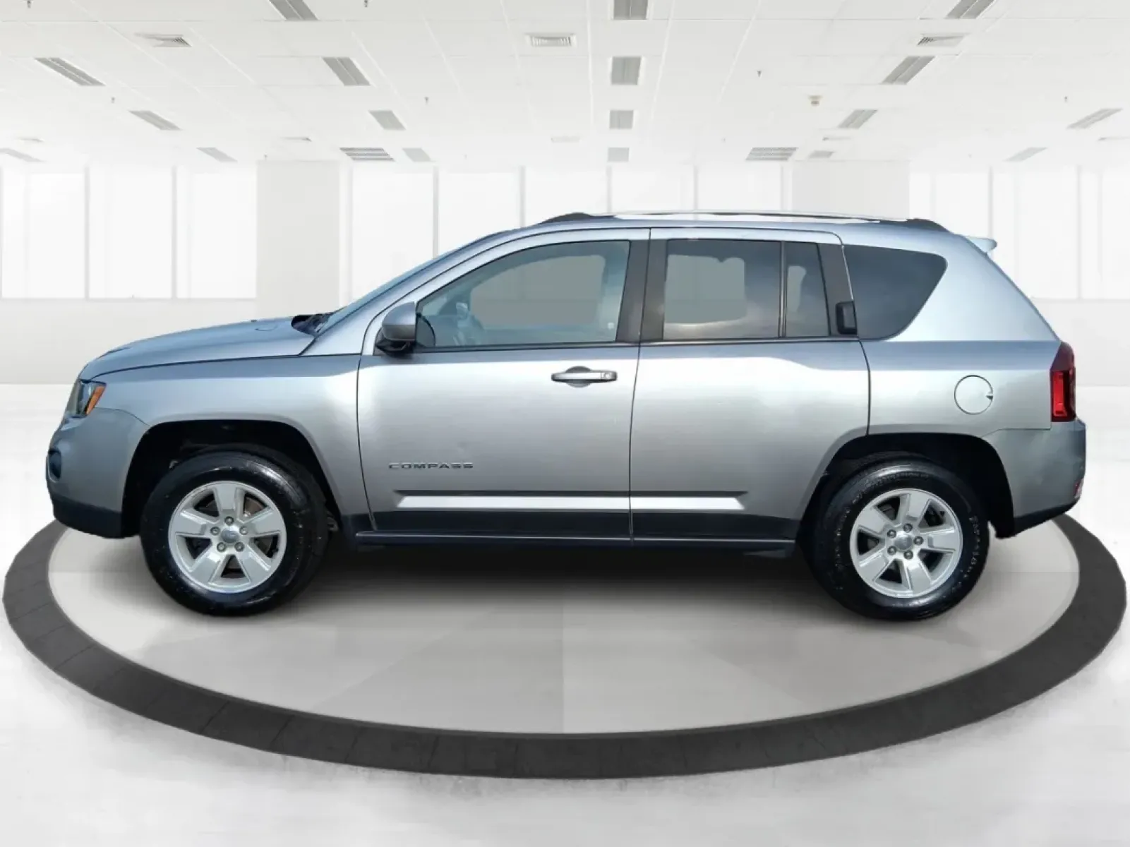 2017 Jeep Compass Latitude FWD (1C4NJCEA3HD) with an Other engine, located at 4508 South Dixie Dr, Moraine, OH, 45439, (937) 908-9800, 39.689976, -84.218452 - 2017 Jeep Compass Latitude FWD - Photo#5