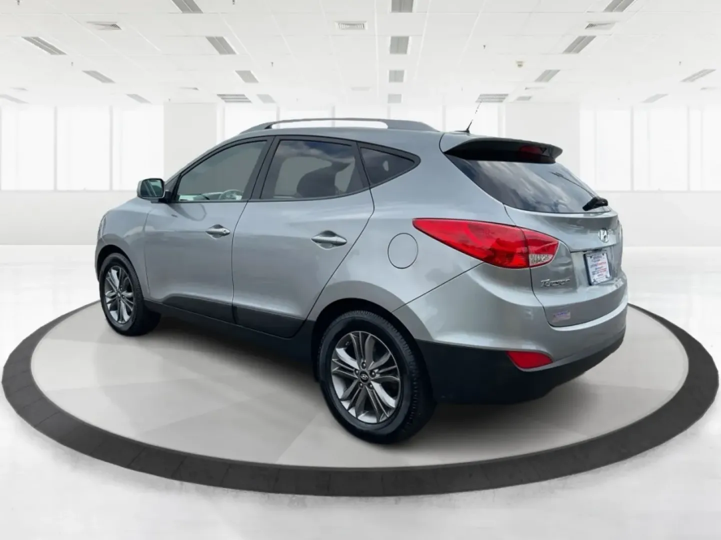 2015 Hyundai Tucson SE (KM8JUCAG2FU) with an Theta II 2.4L I-4 gasoline direct injection engine, located at 1099 N County Rd 25A , Troy, OH, 45373, (937) 908-9800, 40.057079, -84.212883 - Are you ready to elevate your daily commute or weekend adventures? The 2015 Hyundai Tucson SE, available exclusively at Advantage Car and Credit in Troy, OH, is the perfect SUV for anyone looking to enhance their lifestyle with a reliable and stylish vehicle. With its robust features and practicalit - Photo#3