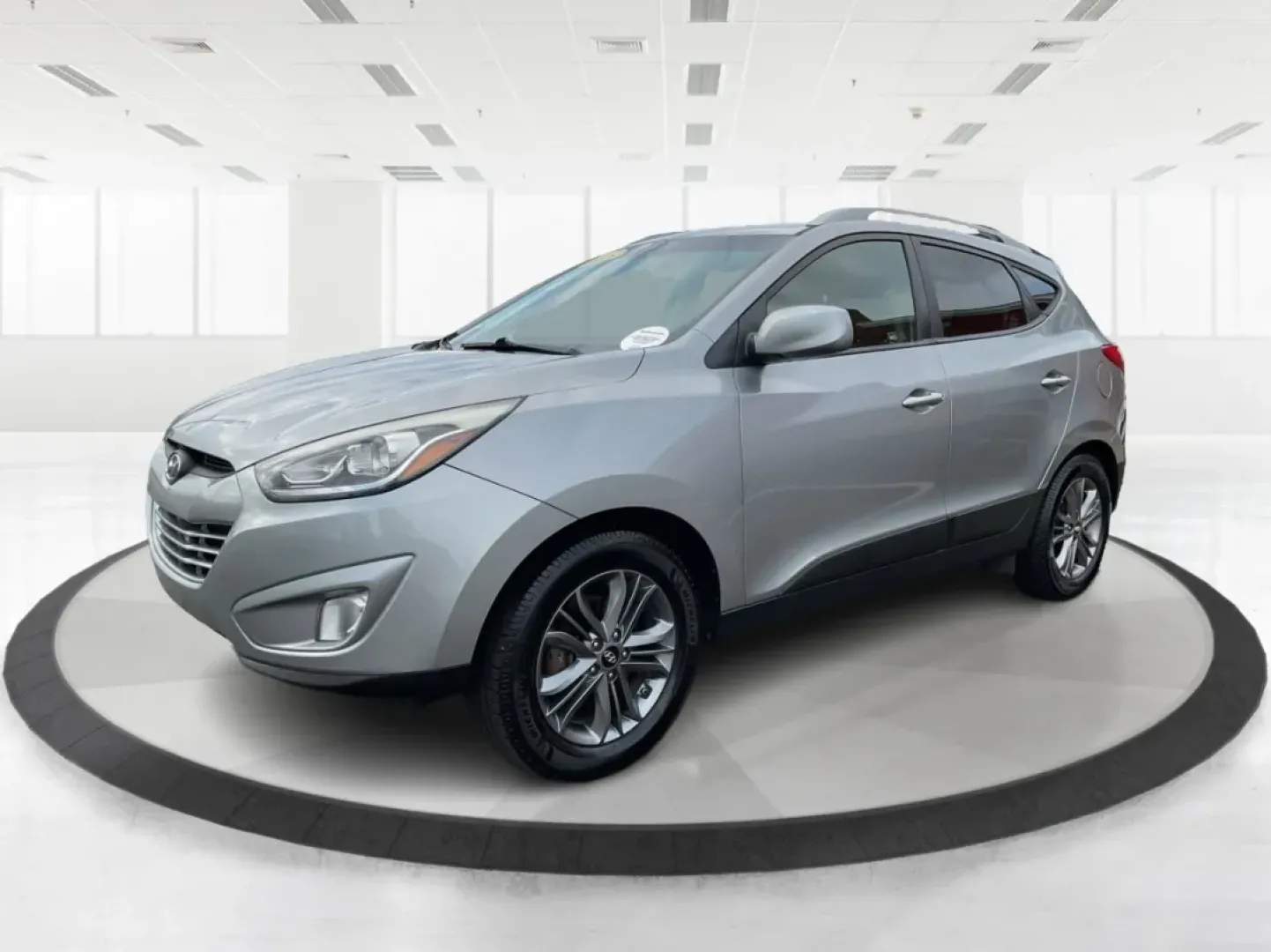 2015 Hyundai Tucson SE (KM8JUCAG2FU) with an Theta II 2.4L I-4 gasoline direct injection engine, located at 1099 N County Rd 25A , Troy, OH, 45373, (937) 908-9800, 40.057079, -84.212883 - Are you ready to elevate your daily commute or weekend adventures? The 2015 Hyundai Tucson SE, available exclusively at Advantage Car and Credit in Troy, OH, is the perfect SUV for anyone looking to enhance their lifestyle with a reliable and stylish vehicle. With its robust features and practicalit - Photo#7