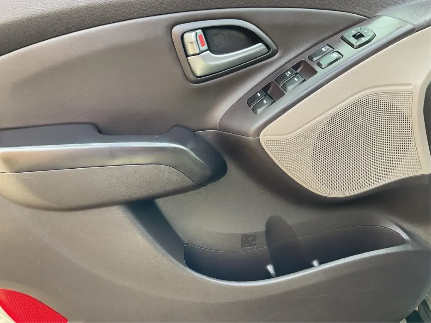 2015 Hyundai Tucson SE (KM8JUCAG2FU) with an Theta II 2.4L I-4 gasoline direct injection engine, located at 1099 N County Rd 25A , Troy, OH, 45373, (937) 908-9800, 40.057079, -84.212883 - Are you ready to elevate your daily commute or weekend adventures? The 2015 Hyundai Tucson SE, available exclusively at Advantage Car and Credit in Troy, OH, is the perfect SUV for anyone looking to enhance their lifestyle with a reliable and stylish vehicle. With its robust features and practicalit - Photo#17