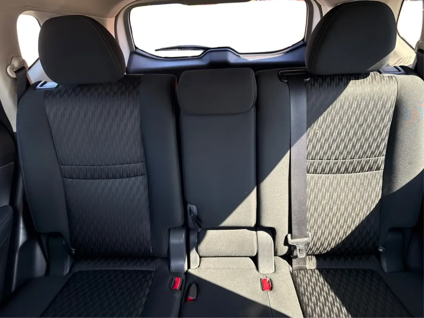 2018 Nissan Rogue SV (KNMAT2MV7JP) with an 2.5L I-4 DOHC engine, located at 8750 N County Rd 25A, Piqua, OH, 45356, (937) 908-9800, 40.164391, -84.232513 - **Adventure Awaits with the 2018 Nissan Rogue SV Perfect for Your Lifestyle!**<br /> <br /> Are you ready to elevate your driving experience? The 2018 Nissan Rogue SV, with its impeccable blend of style, comfort, and versatility, is designed for those who crave adventure without sacrificing practic - Photo#14