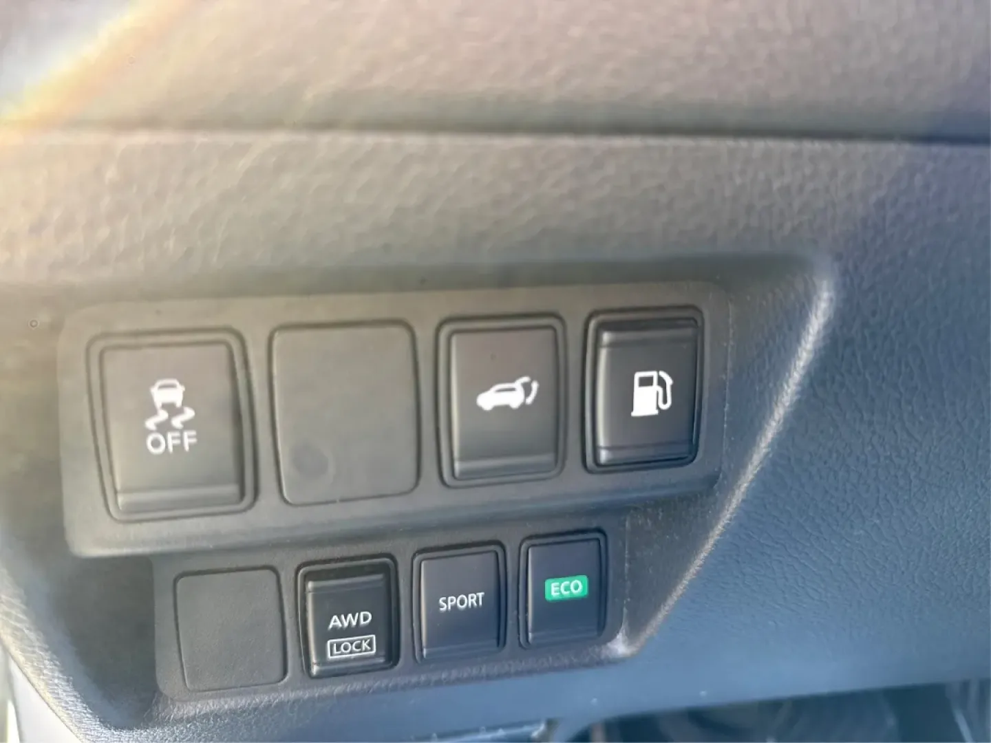 2018 Nissan Rogue SV (KNMAT2MV7JP) with an 2.5L I-4 DOHC engine, located at 8750 N County Rd 25A, Piqua, OH, 45356, (937) 908-9800, 40.164391, -84.232513 - **Adventure Awaits with the 2018 Nissan Rogue SV Perfect for Your Lifestyle!**<br /> <br /> Are you ready to elevate your driving experience? The 2018 Nissan Rogue SV, with its impeccable blend of style, comfort, and versatility, is designed for those who crave adventure without sacrificing practic - Photo#17