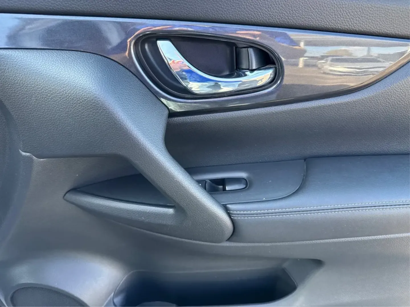 2018 Nissan Rogue SV (KNMAT2MV7JP) with an 2.5L I-4 DOHC engine, located at 8750 N County Rd 25A, Piqua, OH, 45356, (937) 908-9800, 40.164391, -84.232513 - **Adventure Awaits with the 2018 Nissan Rogue SV Perfect for Your Lifestyle!**<br /> <br /> Are you ready to elevate your driving experience? The 2018 Nissan Rogue SV, with its impeccable blend of style, comfort, and versatility, is designed for those who crave adventure without sacrificing practic - Photo#20