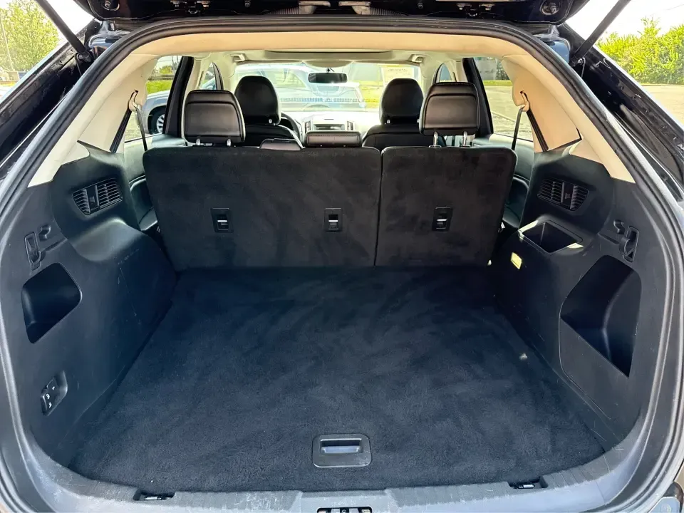 2017 Ford Edge SEL (2FMPK4J9XHB) with an 2.0L L4 DOHC 16V engine, 6A transmission, located at 1230 East Main St, Xenia, OH, 45385, (937) 908-9800, 39.688026, -83.910172 - **Discover Your Next Adventure with the 2017 Ford Edge SEL at Advantage Car and Credit!**<br /> <br /> Are you ready to elevate your driving experience? The 2017 Ford Edge SEL is not just a vehicle; it's a lifestyle choice that caters to your every need-whether you're a busy professional looking for - Photo#12