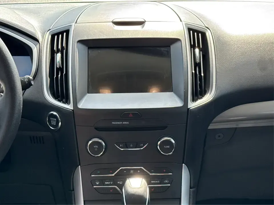 2017 Ford Edge SEL (2FMPK4J9XHB) with an 2.0L L4 DOHC 16V engine, 6A transmission, located at 1230 East Main St, Xenia, OH, 45385, (937) 908-9800, 39.688026, -83.910172 - **Discover Your Next Adventure with the 2017 Ford Edge SEL at Advantage Car and Credit!**<br /> <br /> Are you ready to elevate your driving experience? The 2017 Ford Edge SEL is not just a vehicle; it's a lifestyle choice that caters to your every need-whether you're a busy professional looking for - Photo#13