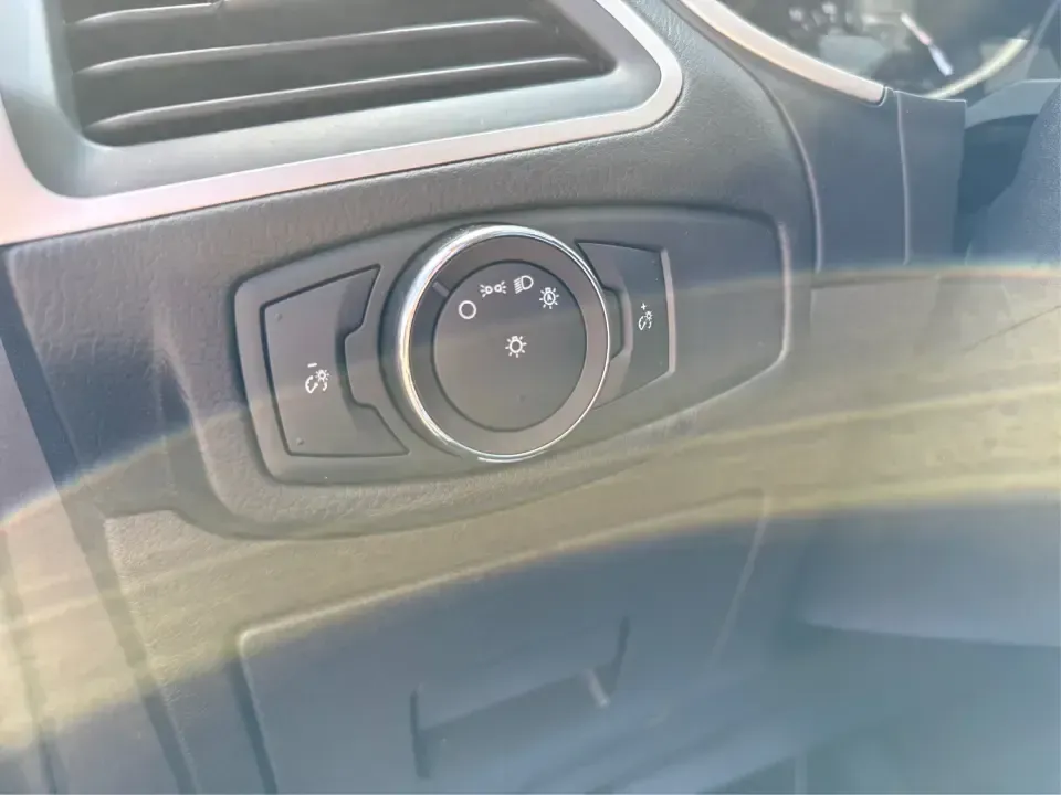 2017 Ford Edge SEL (2FMPK4J9XHB) with an 2.0L L4 DOHC 16V engine, 6A transmission, located at 1230 East Main St, Xenia, OH, 45385, (937) 908-9800, 39.688026, -83.910172 - **Discover Your Next Adventure with the 2017 Ford Edge SEL at Advantage Car and Credit!**<br /> <br /> Are you ready to elevate your driving experience? The 2017 Ford Edge SEL is not just a vehicle; it's a lifestyle choice that caters to your every need-whether you're a busy professional looking for - Photo#17