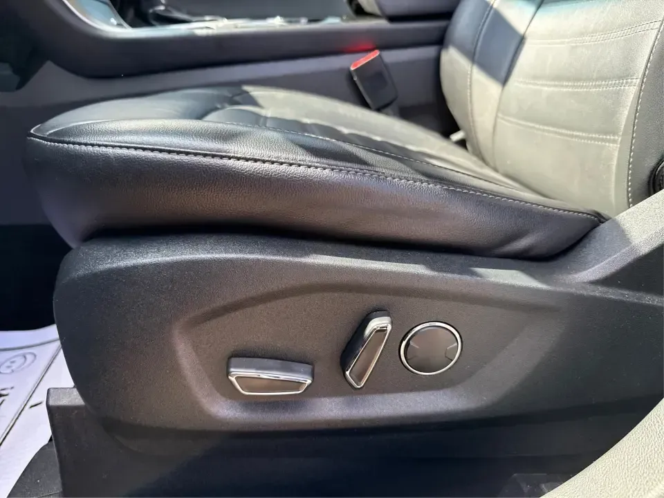 2017 Ford Edge SEL (2FMPK4J9XHB) with an 2.0L L4 DOHC 16V engine, 6A transmission, located at 4508 South Dixie Dr, Moraine, OH, 45439, (937) 908-9800, 39.689976, -84.218452 - **Discover Your Next Adventure with the 2017 Ford Edge SEL at Advantage Car and Credit!**<br /> <br /> Are you ready to elevate your driving experience? The 2017 Ford Edge SEL is not just a vehicle; it's a lifestyle choice that caters to your every need-whether you're a busy professional looking for - Photo#18