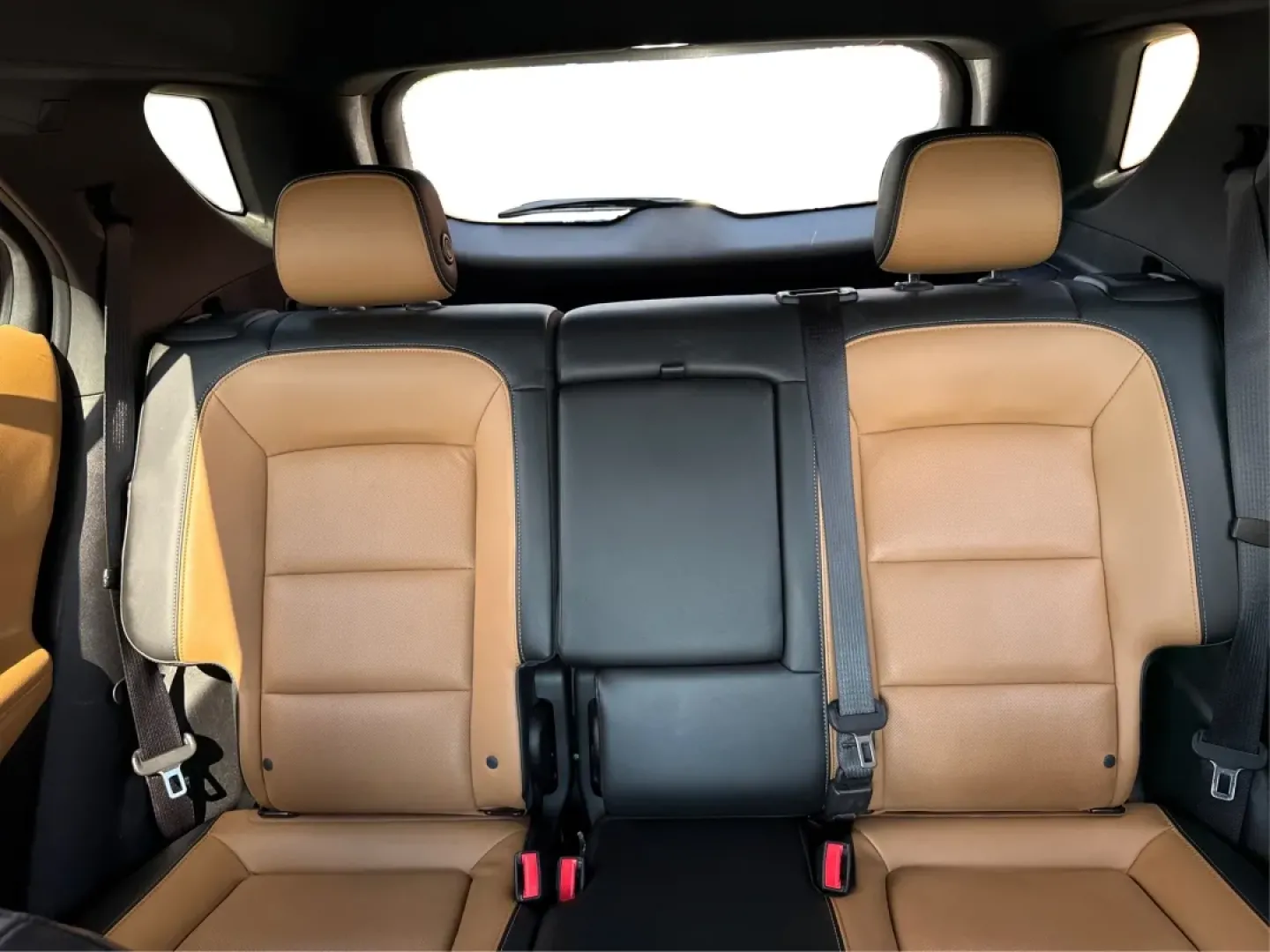 2018 Chevrolet Equinox Premier (2GNAXVEV0J6) with an 1.5L I-4 gasoline direct injection engine, located at 880 E. National Road, Vandalia, OH, 45377, (937) 908-9800, 39.891918, -84.183594 - **Discover Your Next Adventure with the 2018 Chevrolet Equinox at Advantage Car and Credit - Vandalia!**<br /> <br /> Are you ready to elevate your driving experience and embrace a lifestyle filled with excitement and exploration? Look no further than our stunning 2018 Chevrolet Equinox Premier at A - Photo#14