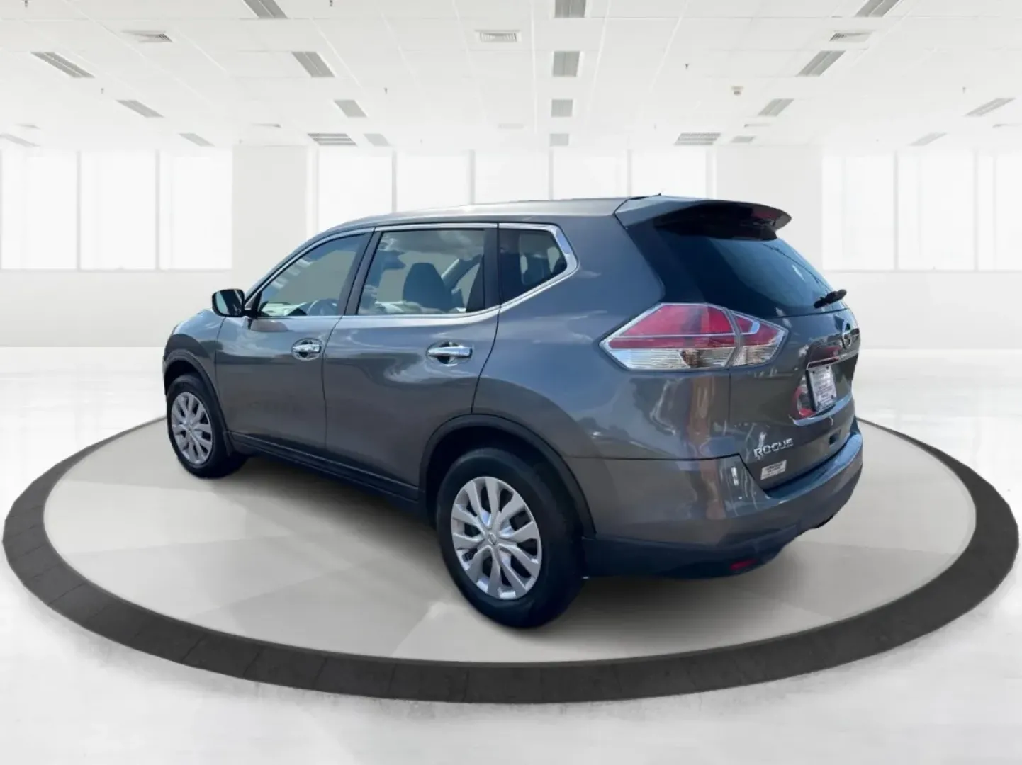 2014 Nissan Rogue S (5N1AT2MV2EC) with an 2.5L I-4 DOHC engine, located at 401 Woodman Dr, Riverside, OH, 45431, (937) 908-9800, 39.760899, -84.123421 - **Experience Adventure with the 2014 Nissan Rogue at Advantage Car and Credit - Riverside**<br /> <br /> Are you ready to elevate your lifestyle and embrace the road ahead? The 2014 Nissan Rogue, available now at Advantage Car and Credit in Riverside, OH, is your perfect companion for weekend getawa - Photo#4