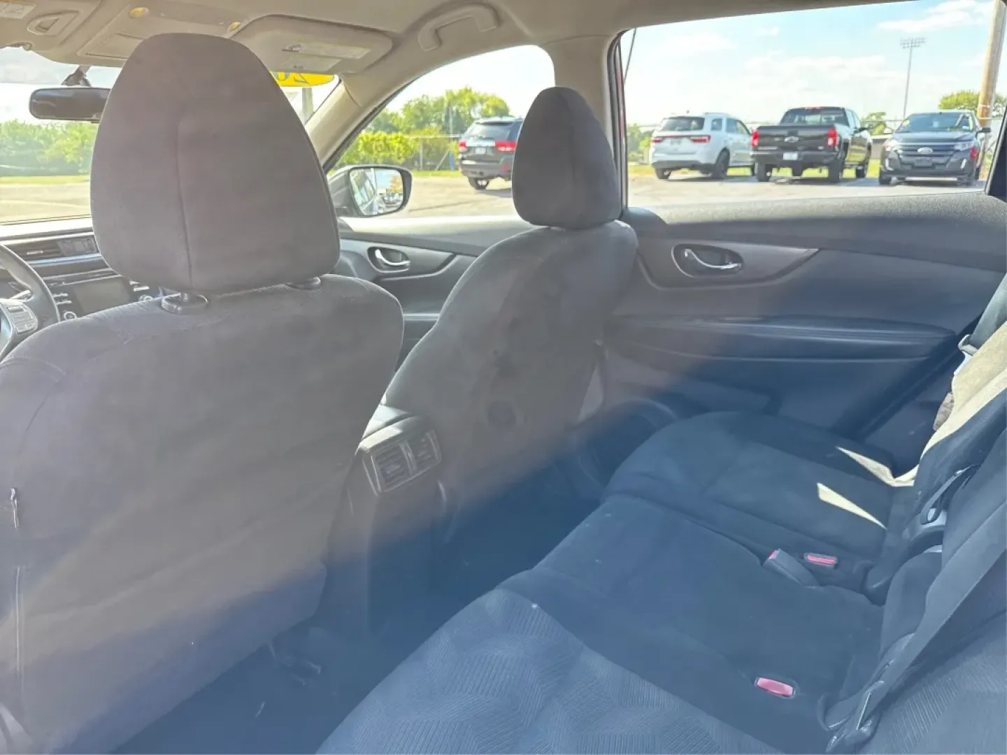 2014 Nissan Rogue S (5N1AT2MV2EC) with an 2.5L I-4 DOHC engine, located at 401 Woodman Dr, Riverside, OH, 45431, (937) 908-9800, 39.760899, -84.123421 - **Experience Adventure with the 2014 Nissan Rogue at Advantage Car and Credit - Riverside**<br /> <br /> Are you ready to elevate your lifestyle and embrace the road ahead? The 2014 Nissan Rogue, available now at Advantage Car and Credit in Riverside, OH, is your perfect companion for weekend getawa - Photo#10