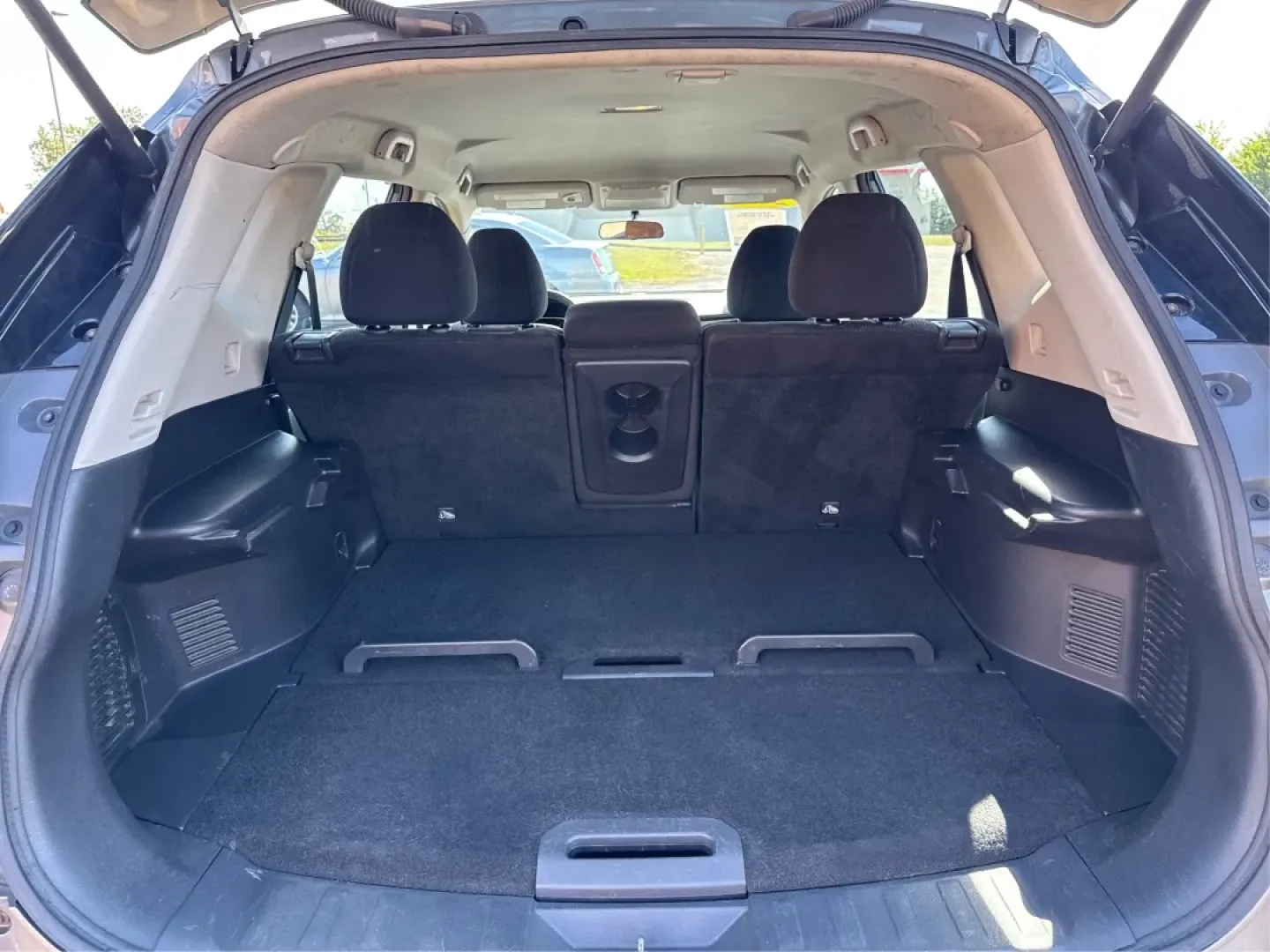 2014 Nissan Rogue S (5N1AT2MV2EC) with an 2.5L I-4 DOHC engine, located at 401 Woodman Dr, Riverside, OH, 45431, (937) 908-9800, 39.760899, -84.123421 - **Experience Adventure with the 2014 Nissan Rogue at Advantage Car and Credit - Riverside**<br /> <br /> Are you ready to elevate your lifestyle and embrace the road ahead? The 2014 Nissan Rogue, available now at Advantage Car and Credit in Riverside, OH, is your perfect companion for weekend getawa - Photo#12