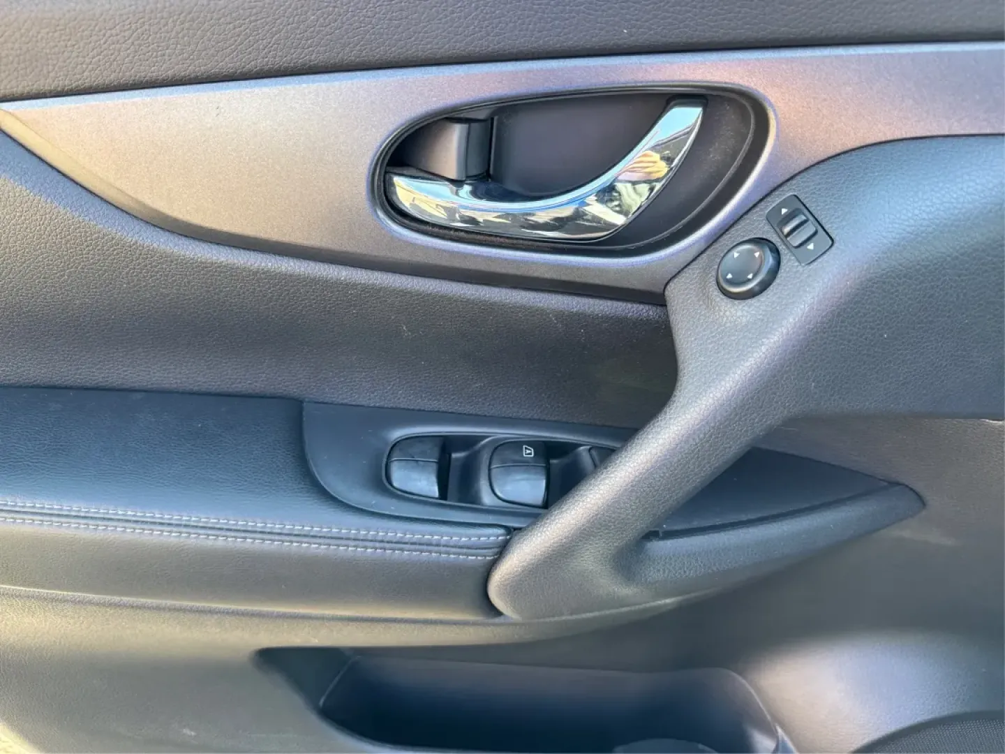 2014 Nissan Rogue S (5N1AT2MV2EC) with an 2.5L I-4 DOHC engine, located at 401 Woodman Dr, Riverside, OH, 45431, (937) 908-9800, 39.760899, -84.123421 - **Experience Adventure with the 2014 Nissan Rogue at Advantage Car and Credit - Riverside**<br /> <br /> Are you ready to elevate your lifestyle and embrace the road ahead? The 2014 Nissan Rogue, available now at Advantage Car and Credit in Riverside, OH, is your perfect companion for weekend getawa - Photo#17