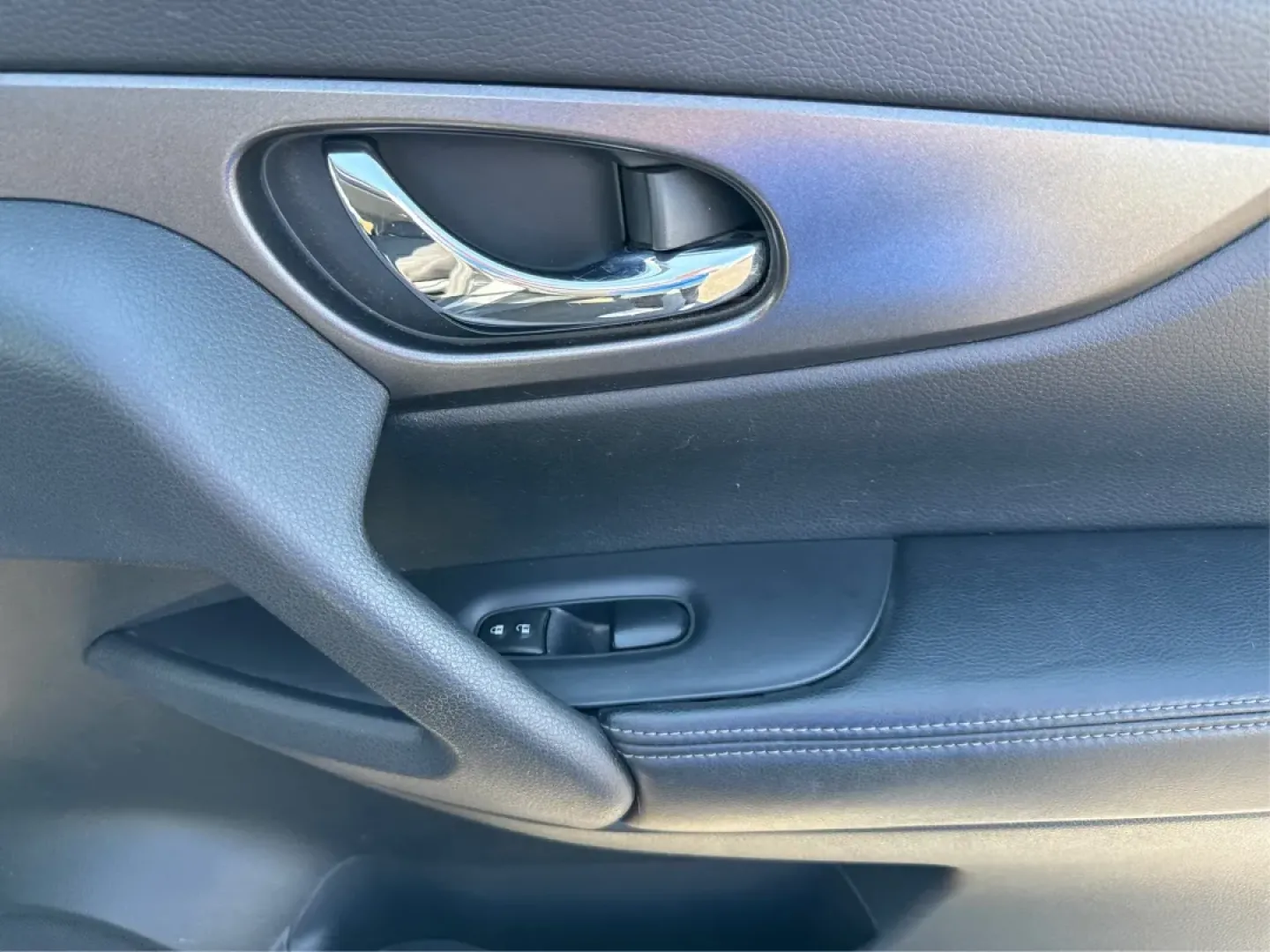 2014 Nissan Rogue S (5N1AT2MV2EC) with an 2.5L I-4 DOHC engine, located at 401 Woodman Dr, Riverside, OH, 45431, (937) 908-9800, 39.760899, -84.123421 - **Experience Adventure with the 2014 Nissan Rogue at Advantage Car and Credit - Riverside**<br /> <br /> Are you ready to elevate your lifestyle and embrace the road ahead? The 2014 Nissan Rogue, available now at Advantage Car and Credit in Riverside, OH, is your perfect companion for weekend getawa - Photo#18