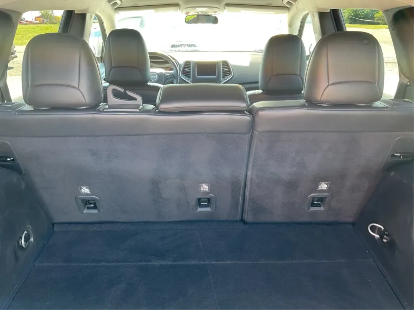 2019 Jeep Cherokee Altitude 4x4 (1C4PJMLB8KD) with an Other engine, located at 1184 Kauffman Ave, Fairborn, OH, 45324, (937) 908-9800, 39.807072, -84.030914 - Experience the perfect blend of adventure and comfort with the 2019 Jeep Cherokee Altitude 4x4, now available at Advantage Car and Credit - Fairborn. Located at 1184 Kauffman Ave, Fairborn, OH 45324, our **Buy Here Pay Here dealership** is dedicated to helping drivers from Fairborn and surrounding a - Photo#11