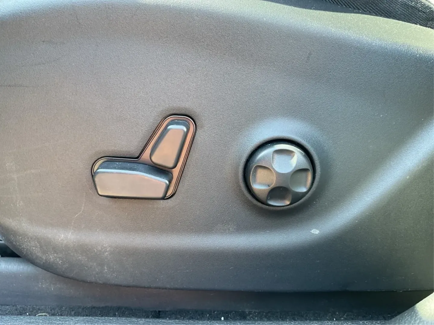 2019 Jeep Cherokee Altitude 4x4 (1C4PJMLB8KD) with an Other engine, located at 1184 Kauffman Ave, Fairborn, OH, 45324, (937) 908-9800, 39.807072, -84.030914 - Experience the perfect blend of adventure and comfort with the 2019 Jeep Cherokee Altitude 4x4, now available at Advantage Car and Credit - Fairborn. Located at 1184 Kauffman Ave, Fairborn, OH 45324, our **Buy Here Pay Here dealership** is dedicated to helping drivers from Fairborn and surrounding a - Photo#17