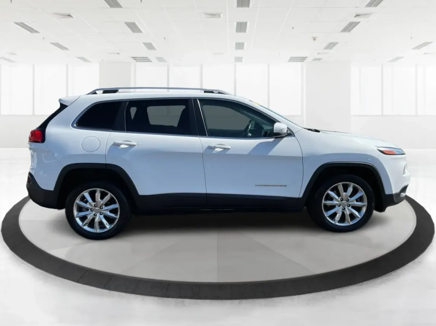 2016 Jeep Cherokee Limited (1C4PJLDB7GW) with an Other engine, located at 880 E. National Road, Vandalia, OH, 45377, (937) 908-9800, 39.891918, -84.183594 - **Discover Your Next Adventure with the 2016 Jeep Cherokee Limited Perfect for Family Road Trips and Everyday Commuting!**<br /> <br /> Are you ready to elevate your driving experience? The 2016 Jeep Cherokee Limited is the ideal crossover for families, adventurers, and daily commuters alike. With - Photo#1
