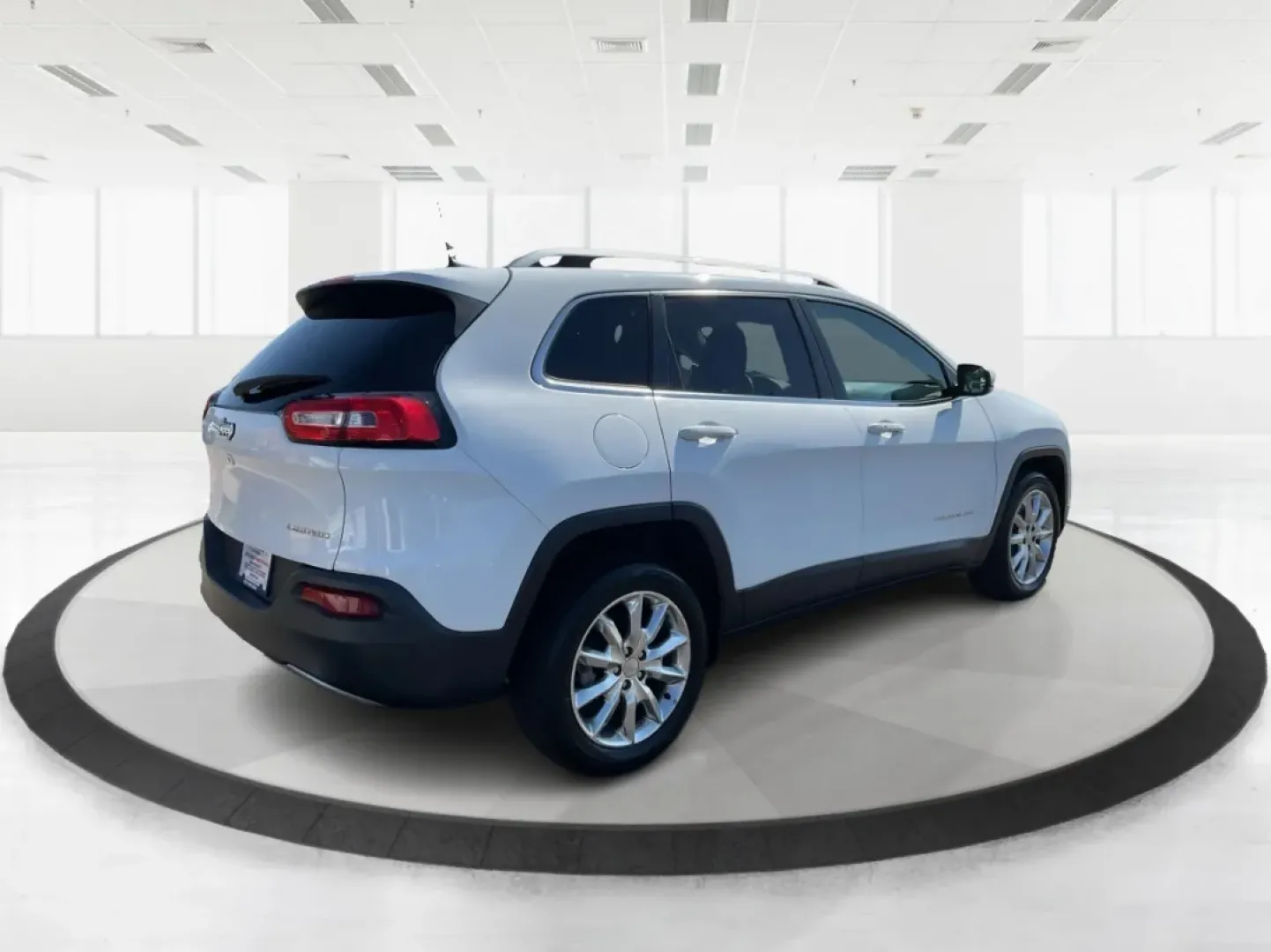 2016 Jeep Cherokee Limited (1C4PJLDB7GW) with an Other engine, located at 880 E. National Road, Vandalia, OH, 45377, (937) 908-9800, 39.891918, -84.183594 - **Discover Your Next Adventure with the 2016 Jeep Cherokee Limited Perfect for Family Road Trips and Everyday Commuting!**<br /> <br /> Are you ready to elevate your driving experience? The 2016 Jeep Cherokee Limited is the ideal crossover for families, adventurers, and daily commuters alike. With - Photo#2