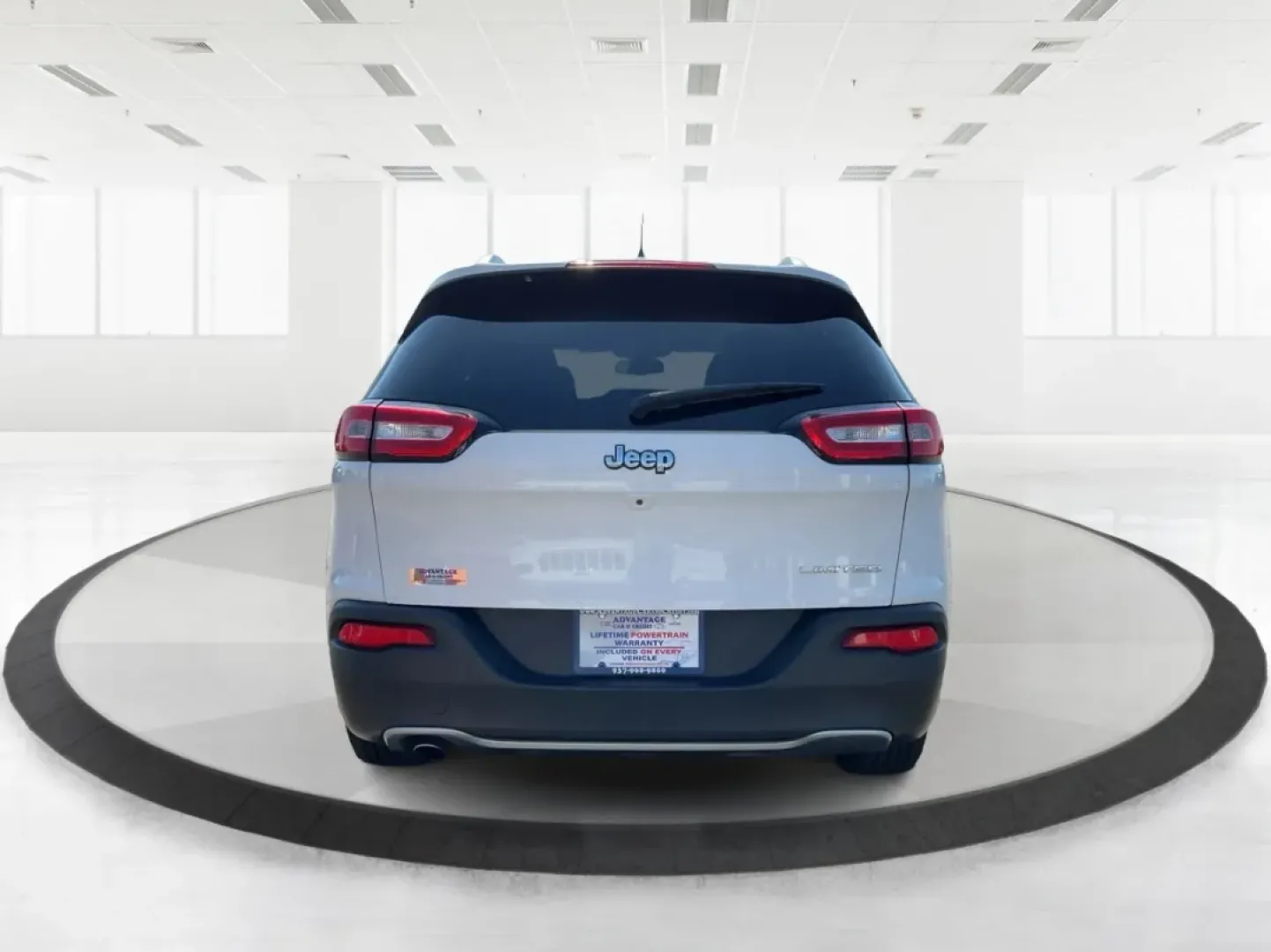 2016 Jeep Cherokee Limited (1C4PJLDB7GW) with an Other engine, located at 880 E. National Road, Vandalia, OH, 45377, (937) 908-9800, 39.891918, -84.183594 - **Discover Your Next Adventure with the 2016 Jeep Cherokee Limited Perfect for Family Road Trips and Everyday Commuting!**<br /> <br /> Are you ready to elevate your driving experience? The 2016 Jeep Cherokee Limited is the ideal crossover for families, adventurers, and daily commuters alike. With - Photo#3