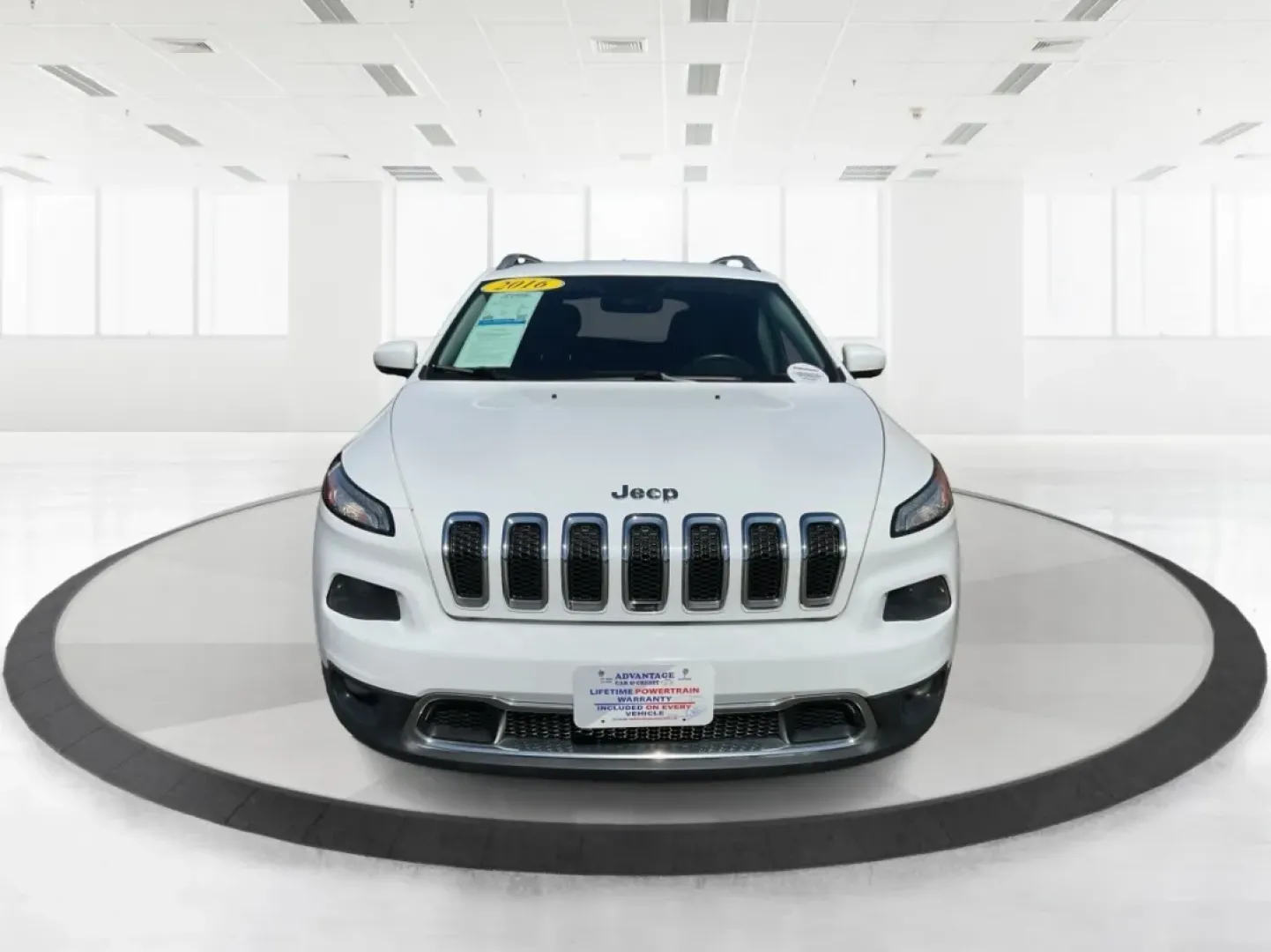 2016 Jeep Cherokee Limited (1C4PJLDB7GW) with an Other engine, located at 880 E. National Road, Vandalia, OH, 45377, (937) 908-9800, 39.891918, -84.183594 - **Discover Your Next Adventure with the 2016 Jeep Cherokee Limited Perfect for Family Road Trips and Everyday Commuting!**<br /> <br /> Are you ready to elevate your driving experience? The 2016 Jeep Cherokee Limited is the ideal crossover for families, adventurers, and daily commuters alike. With - Photo#7