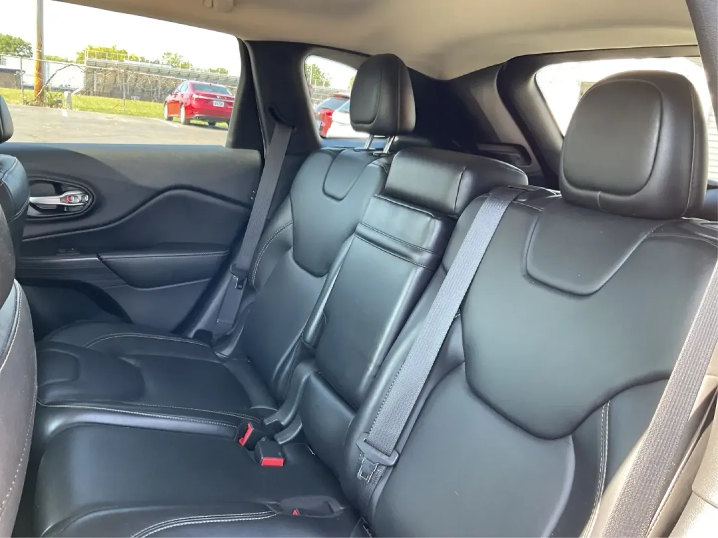2016 Jeep Cherokee Limited (1C4PJLDB7GW) with an Other engine, located at 880 E. National Road, Vandalia, OH, 45377, (937) 908-9800, 39.891918, -84.183594 - **Discover Your Next Adventure with the 2016 Jeep Cherokee Limited Perfect for Family Road Trips and Everyday Commuting!**<br /> <br /> Are you ready to elevate your driving experience? The 2016 Jeep Cherokee Limited is the ideal crossover for families, adventurers, and daily commuters alike. With - Photo#10