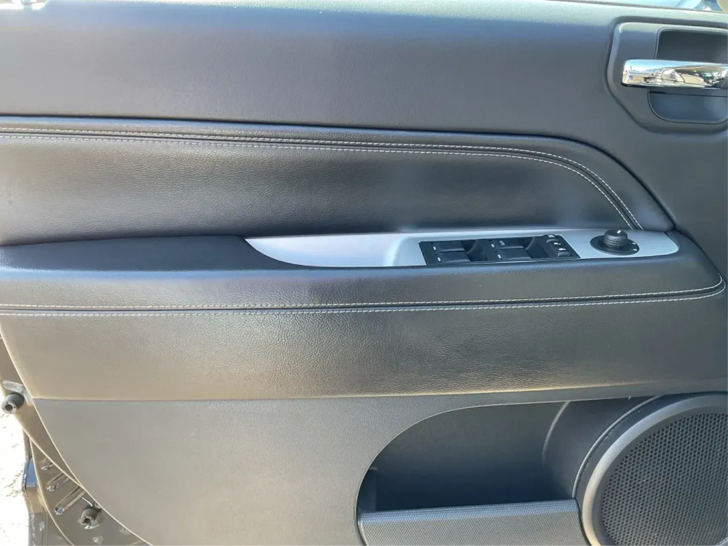 2016 Jeep Compass Latitude (1C4NJDEB2GD) with an 2.4L I-4 DOHC engine, located at 1230 East Main St, Xenia, OH, 45385, (937) 908-9800, 39.688026, -83.910172 - **Adventure Awaits with This 2016 Jeep Compass Latitude!**<br /> <br /> If you're seeking a vehicle that complements your active lifestyle, look no further than this versatile 2016 Jeep Compass Latitude. Perfect for weekend getaways, family road trips, or daily commutes, this SUV is designed to hand - Photo#17