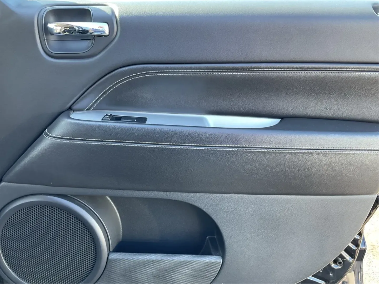 2016 Jeep Compass Latitude (1C4NJDEB2GD) with an 2.4L I-4 DOHC engine, located at 1230 East Main St, Xenia, OH, 45385, (937) 908-9800, 39.688026, -83.910172 - **Adventure Awaits with This 2016 Jeep Compass Latitude!**<br /> <br /> If you're seeking a vehicle that complements your active lifestyle, look no further than this versatile 2016 Jeep Compass Latitude. Perfect for weekend getaways, family road trips, or daily commutes, this SUV is designed to hand - Photo#18