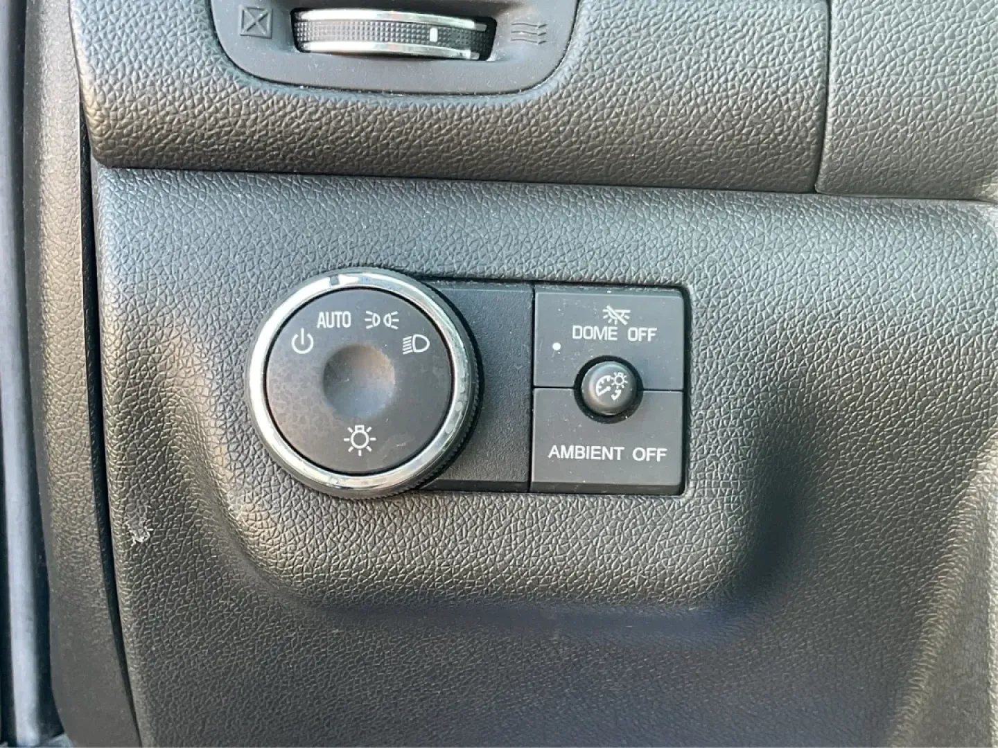 2015 Buick Enclave Premium (5GAKRCKD5FJ) with an 3.6L V-6 gasoline direct injection engine, located at 1230 East Main St, Xenia, OH, 45385, (937) 908-9800, 39.688026, -83.910172 - **Experience Family Adventures in the 2015 Buick Enclave Premium-Your Perfect Family SUV!**<br /> <br /> Are you in search of a family-friendly vehicle that combines comfort, space, and advanced features? Look no further! The 2015 Buick Enclave Premium is designed for growing families and those who - Photo#17