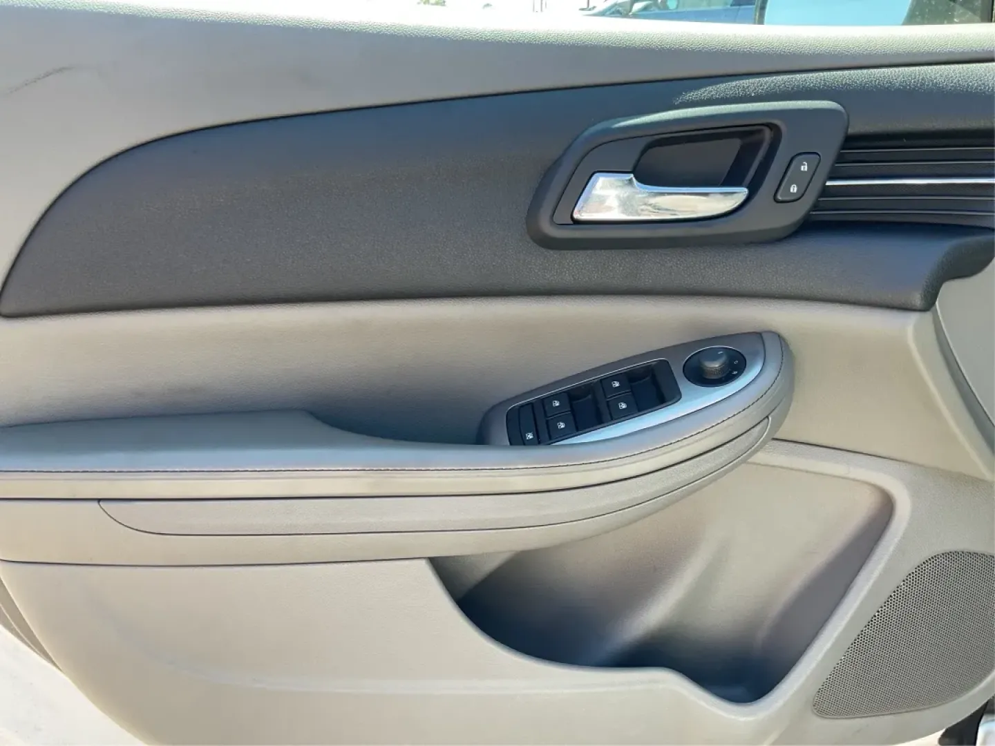 2015 Chevrolet Malibu 1FL (1G11A5SL9FU) with an ECOTEC 2.5L I-4 gasoline direct injection engine, located at 1099 N County Rd 25A , Troy, OH, 45373, (937) 908-9800, 40.057079, -84.212883 - **Discover Your Next Adventure with the 2015 Chevrolet Malibu at Advantage Car and Credit - Troy!**<br /> <br /> Are you in search of a reliable sedan that seamlessly combines style, comfort, and performance for your daily commute? Look no further! The 2015 Chevrolet Malibu 1FL is the perfect vehicl - Photo#19