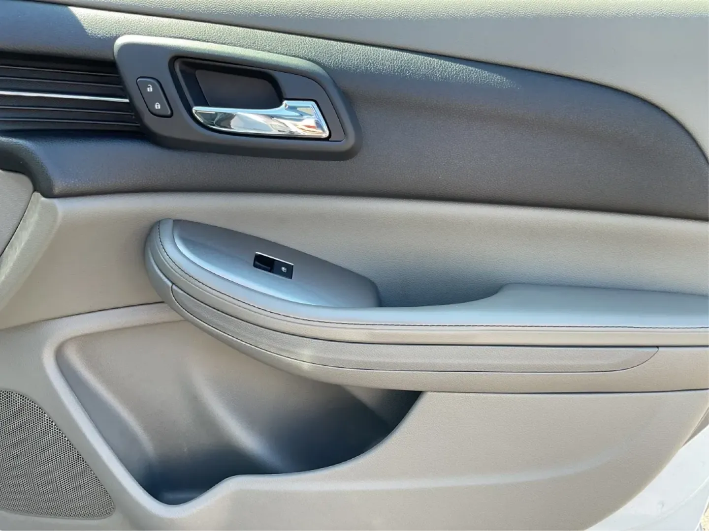 2015 Chevrolet Malibu 1FL (1G11A5SL9FU) with an ECOTEC 2.5L I-4 gasoline direct injection engine, located at 1099 N County Rd 25A , Troy, OH, 45373, (937) 908-9800, 40.057079, -84.212883 - **Discover Your Next Adventure with the 2015 Chevrolet Malibu at Advantage Car and Credit - Troy!**<br /> <br /> Are you in search of a reliable sedan that seamlessly combines style, comfort, and performance for your daily commute? Look no further! The 2015 Chevrolet Malibu 1FL is the perfect vehicl - Photo#20